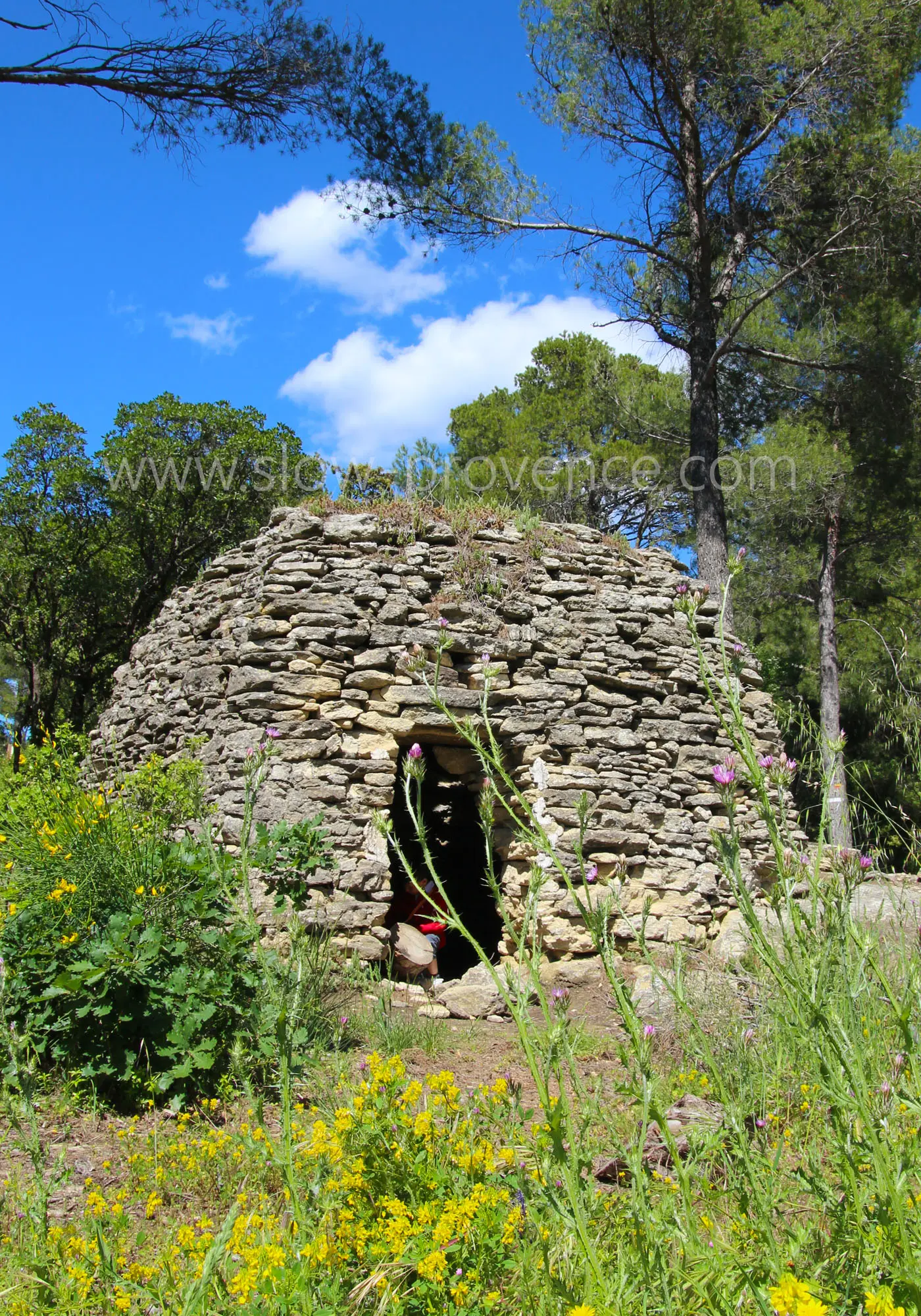 Visite des alentours, borie en pierres