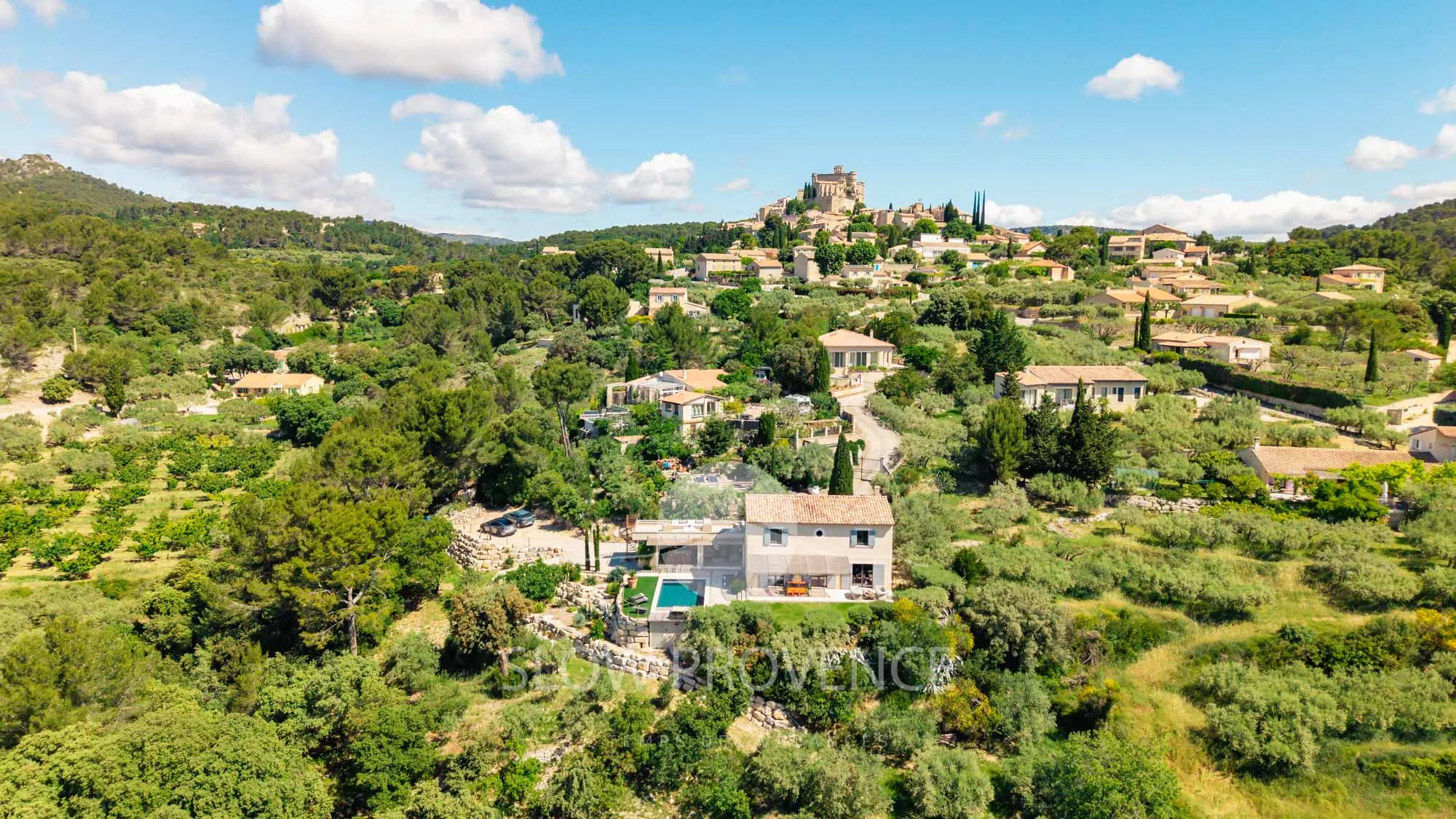 Le village de Le Barroux, accessible à pied