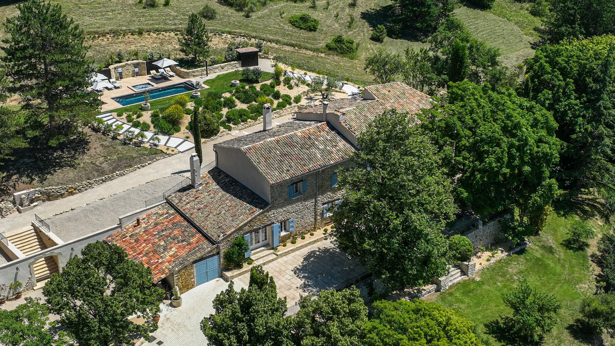 Stunning Provençal country house with private pool
