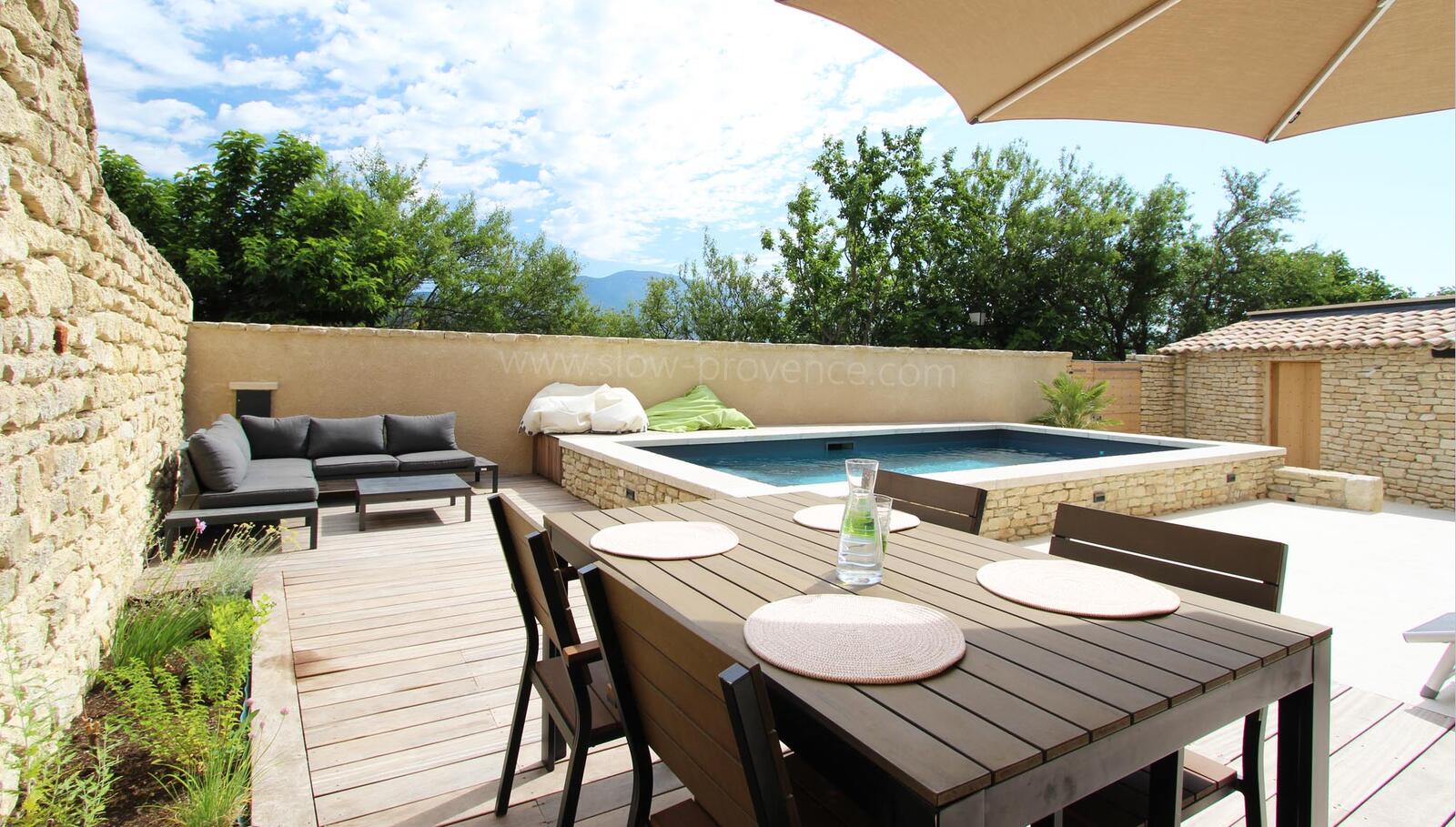 Courtyard, private pool and Ventoux views
