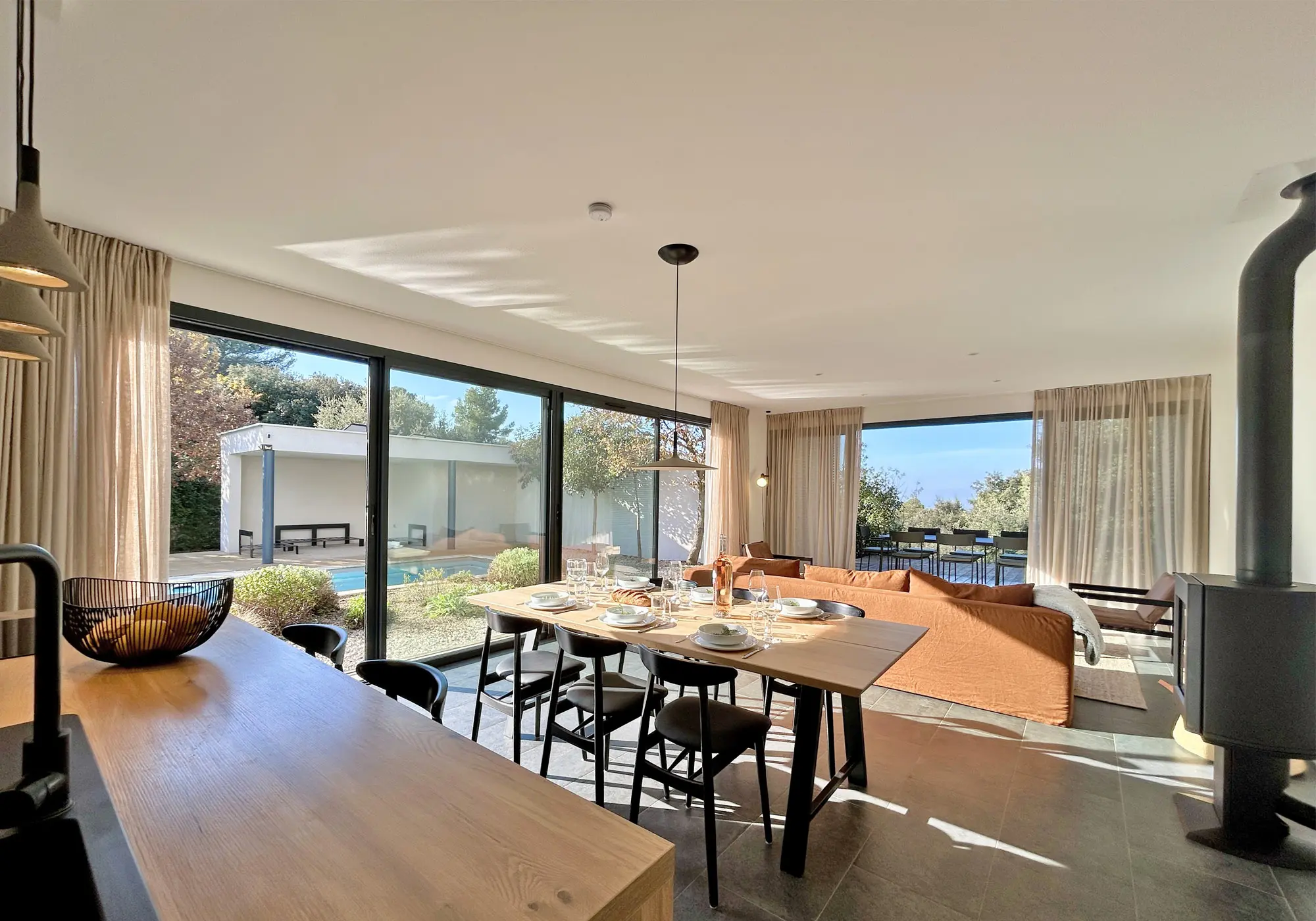 A villa completely open to the outside