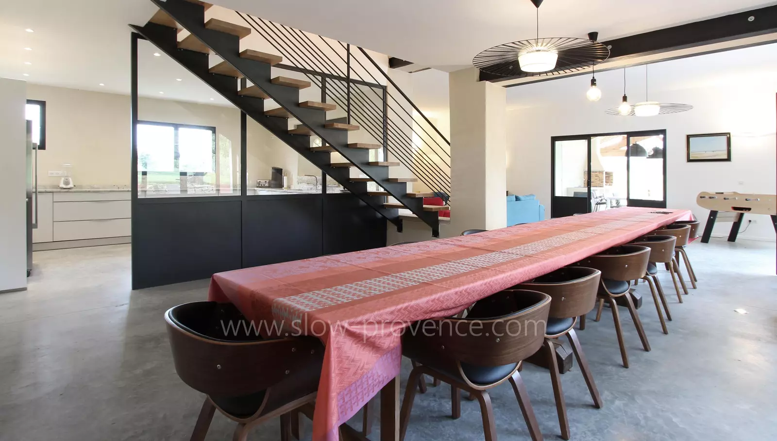 10-seats dining table