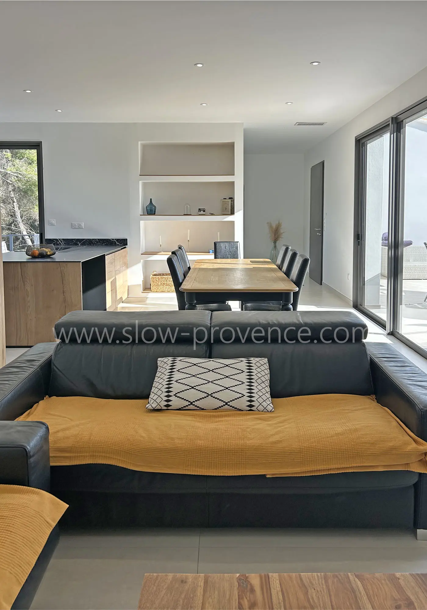 Un grand espace de vie confortable