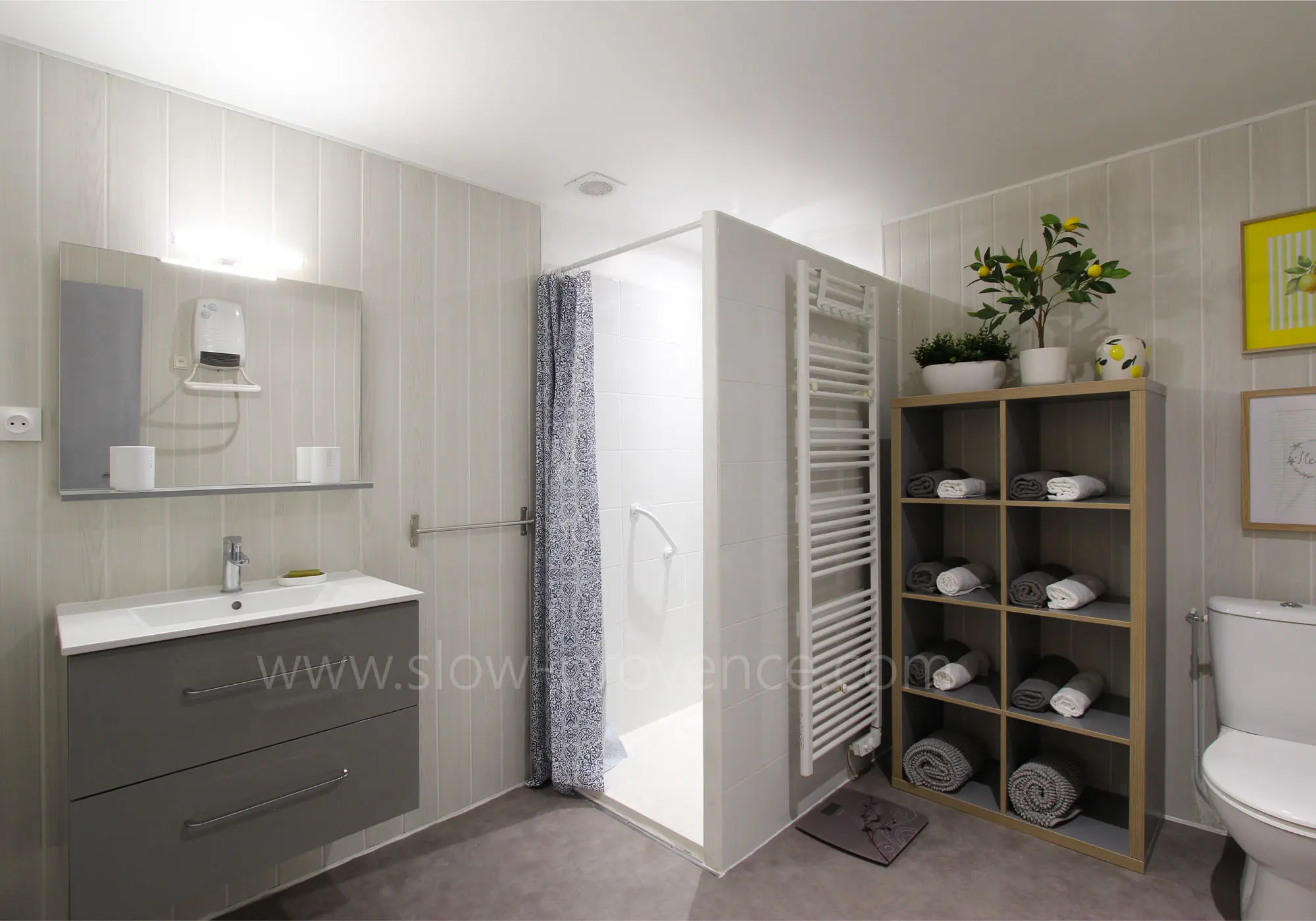 Shared shower room between the 3 bedrooms