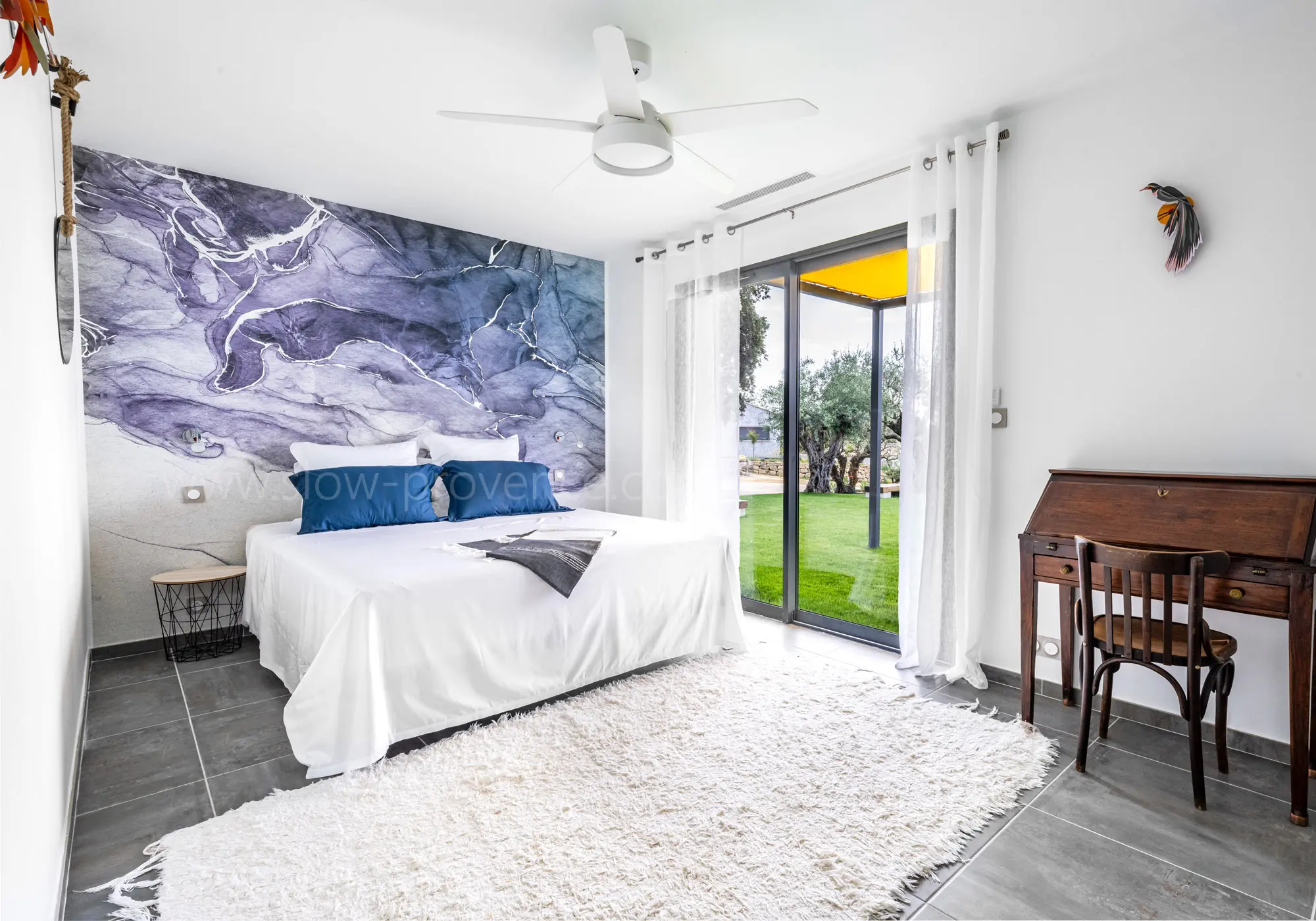 Chambre 1 avec accès piscine