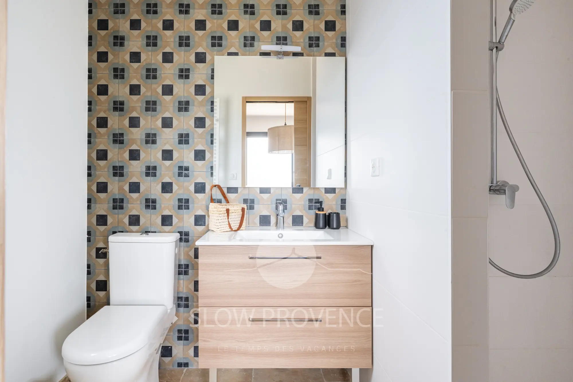 Salle de douche privative : chambre 2