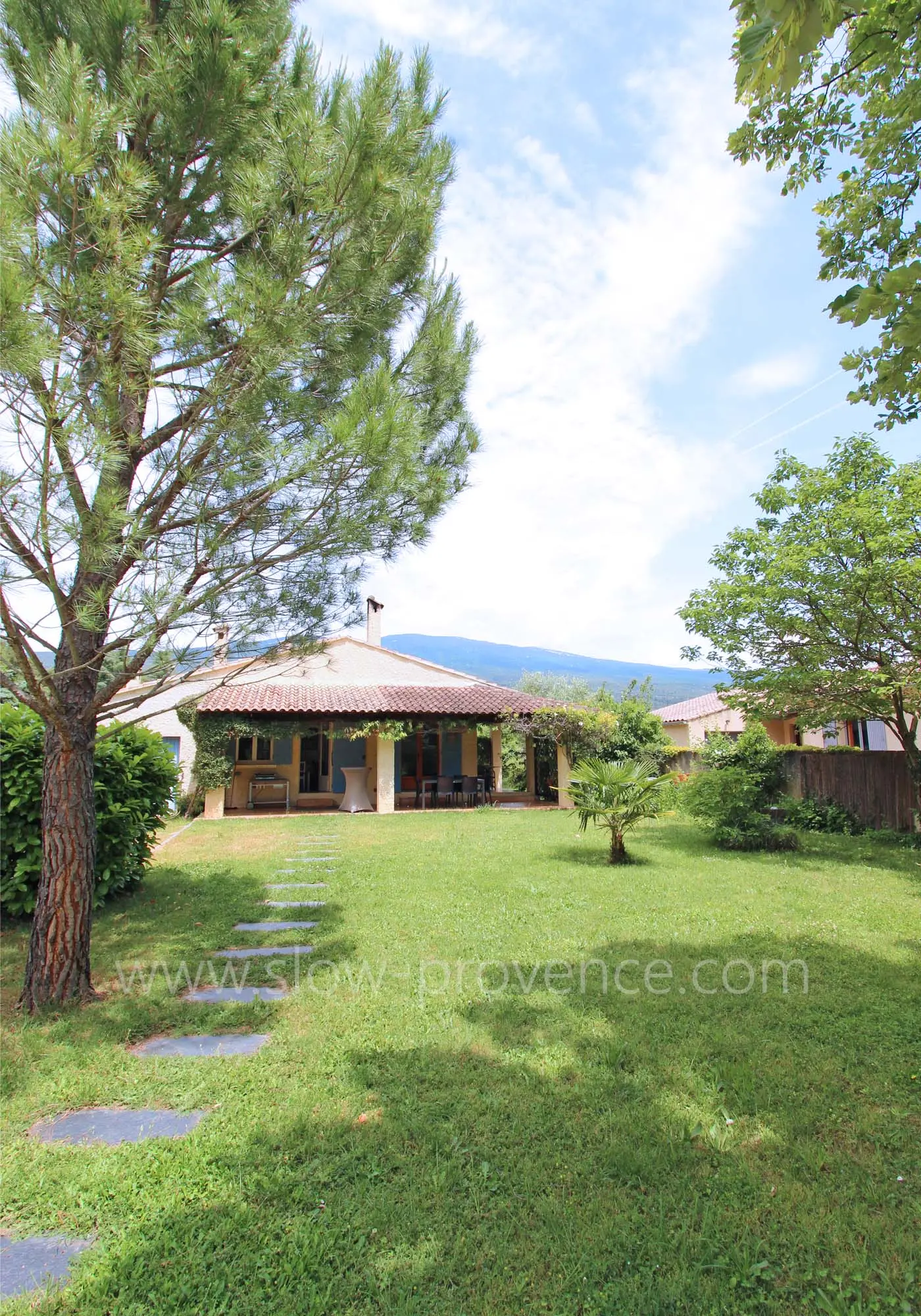 Jolie maison avec jardin entièrement clos