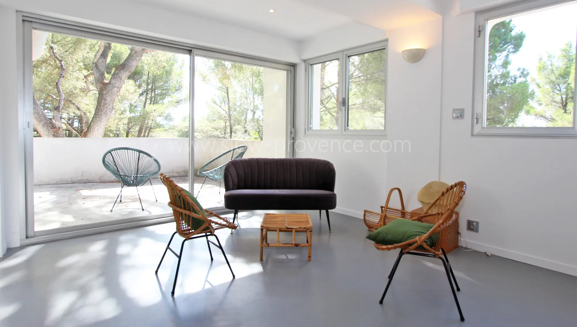Petit salon avec accès au solarium