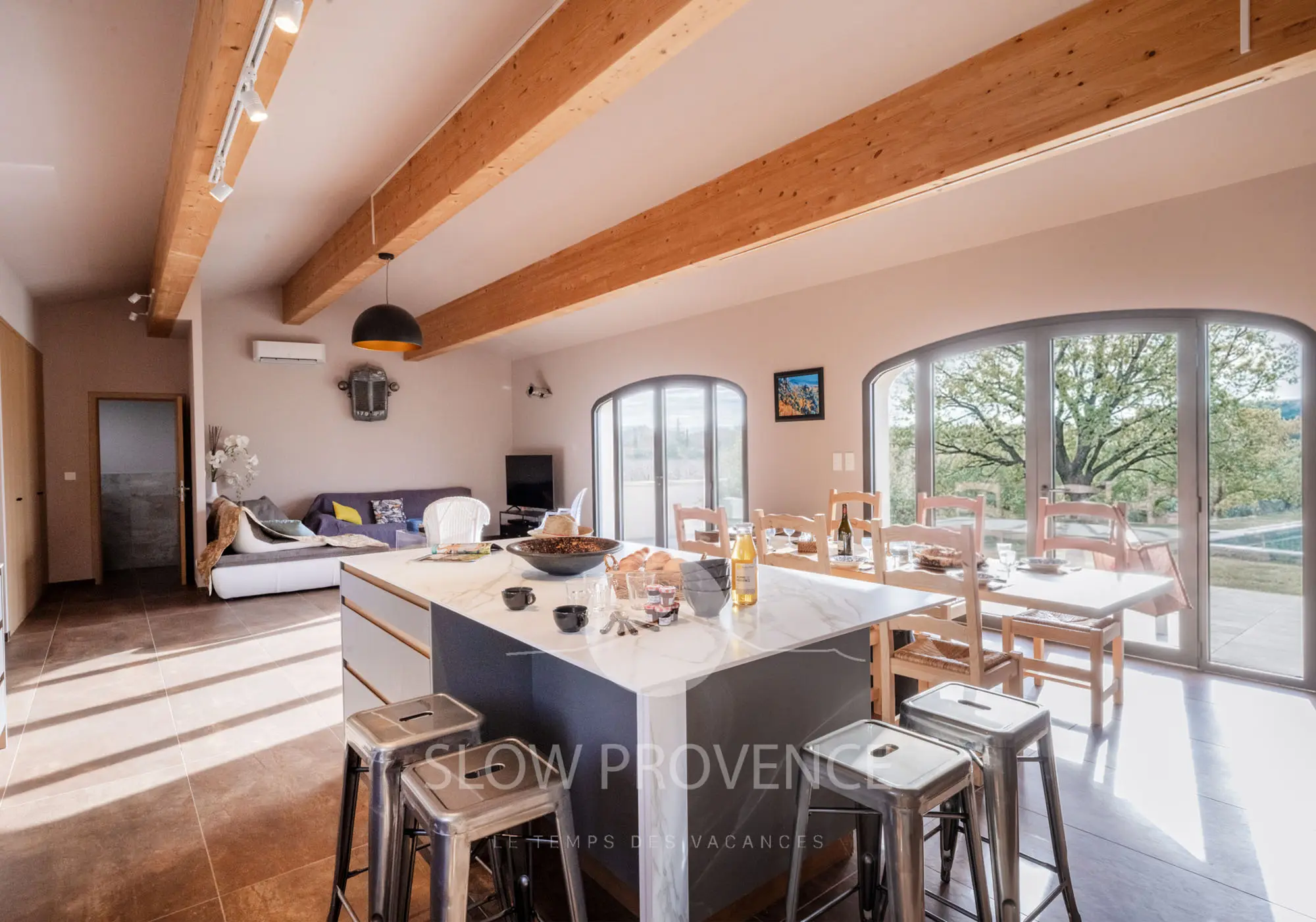 A beautiful, bright living room