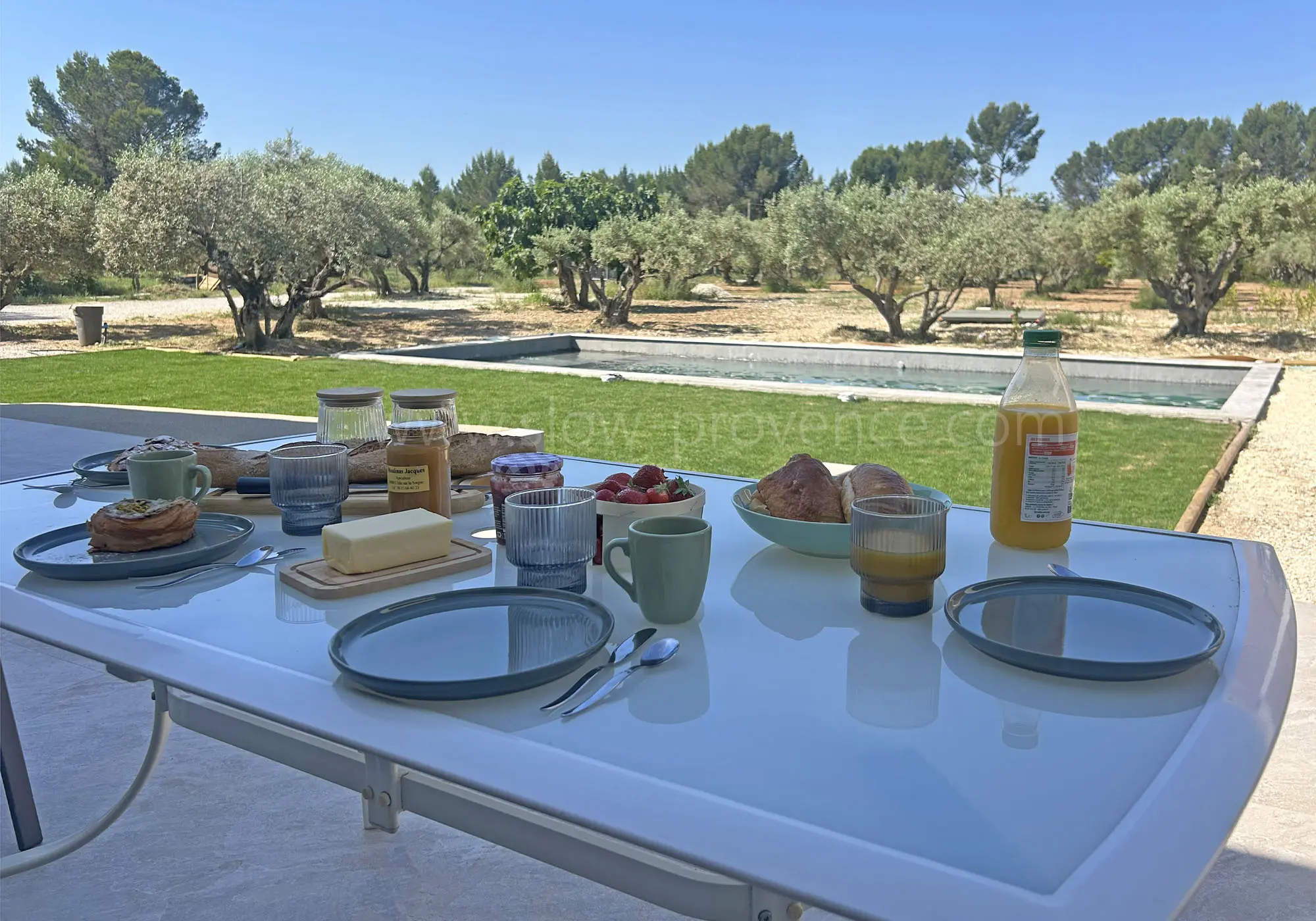 Petit déjeuner au bord de l'eau
