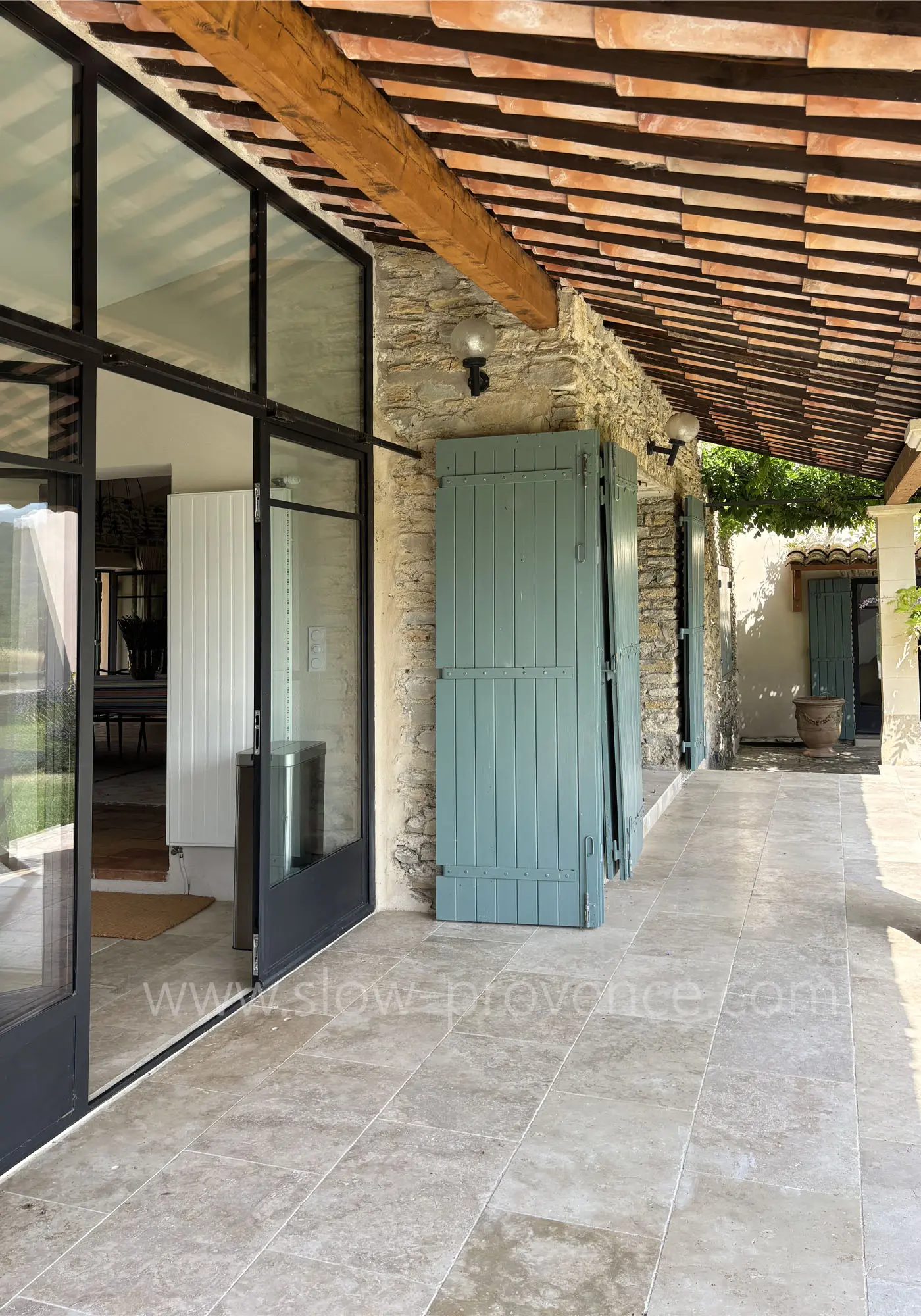 Une maison ouverte sur l'extérieur