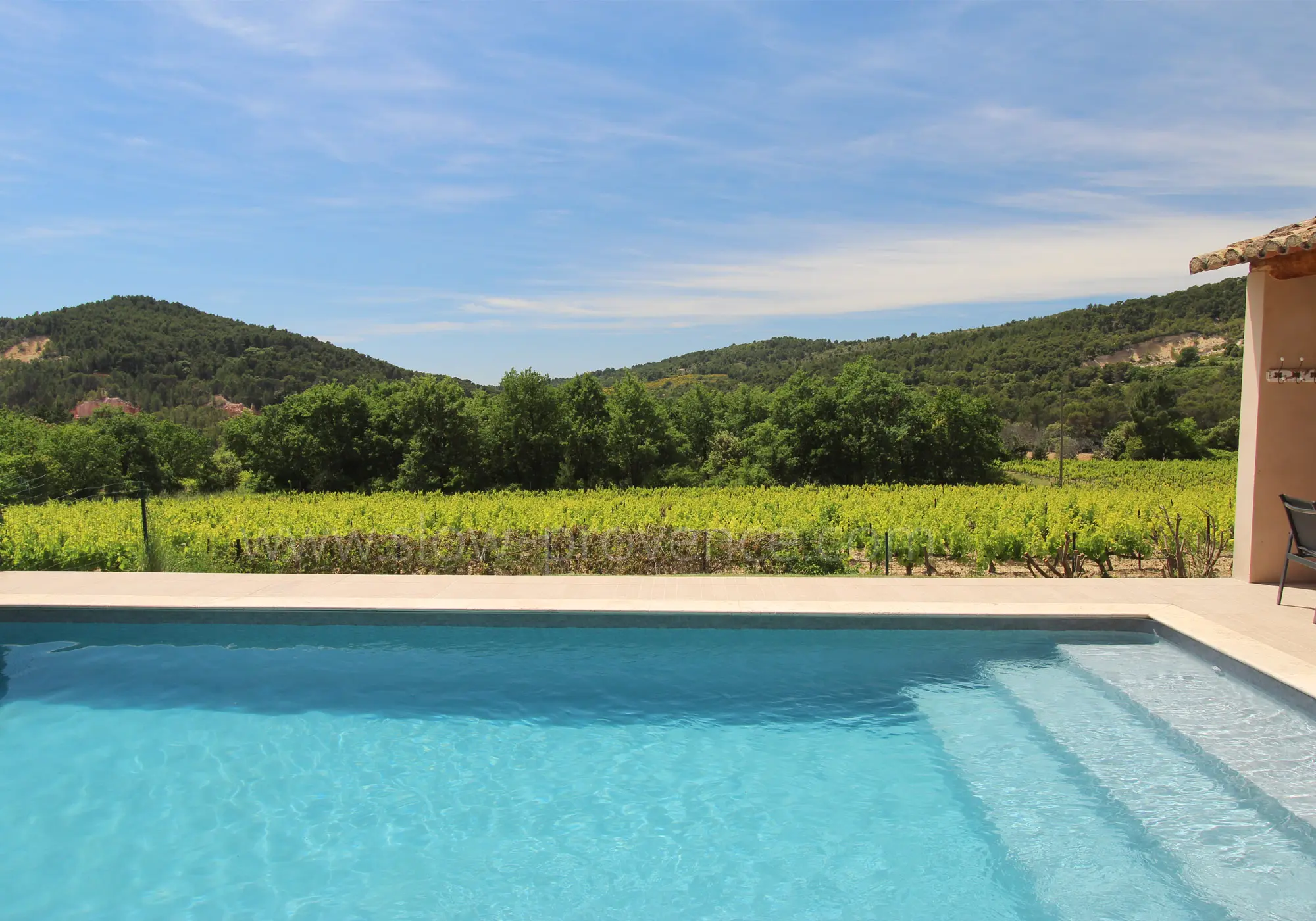 Avec une vue sur les vignes