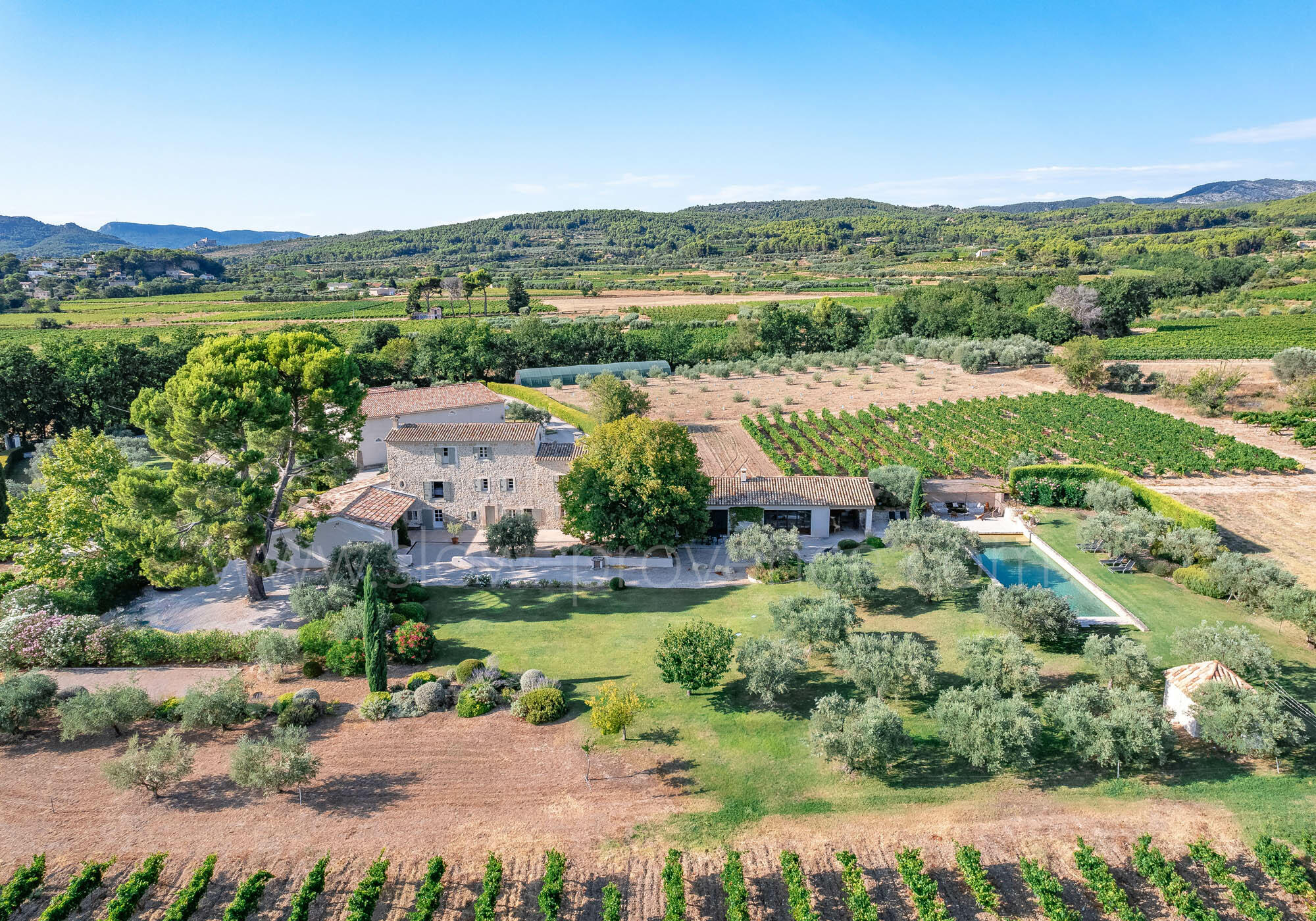 A beautiful property surrounded by vineyards at the foot of Mont Ventoux, Provence