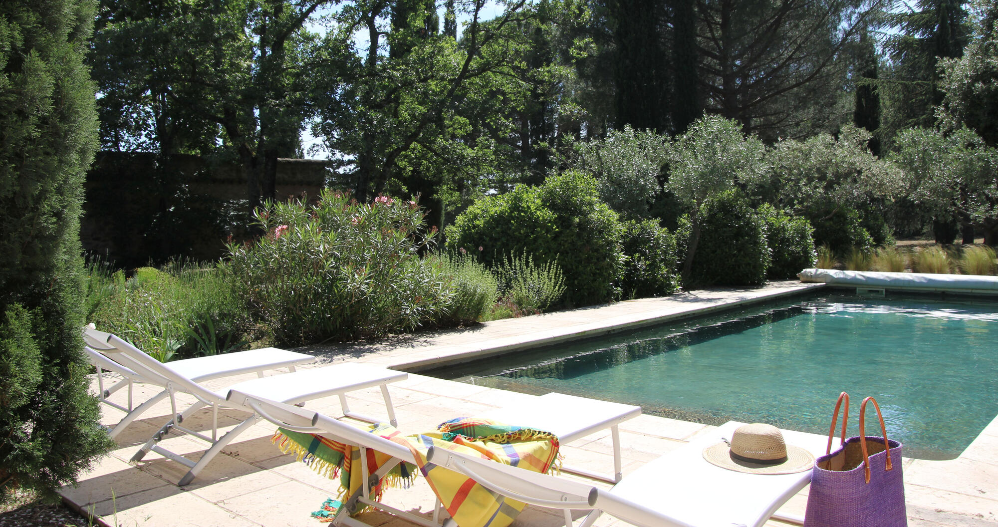 Coin piscine dans une ambiance Provençale...