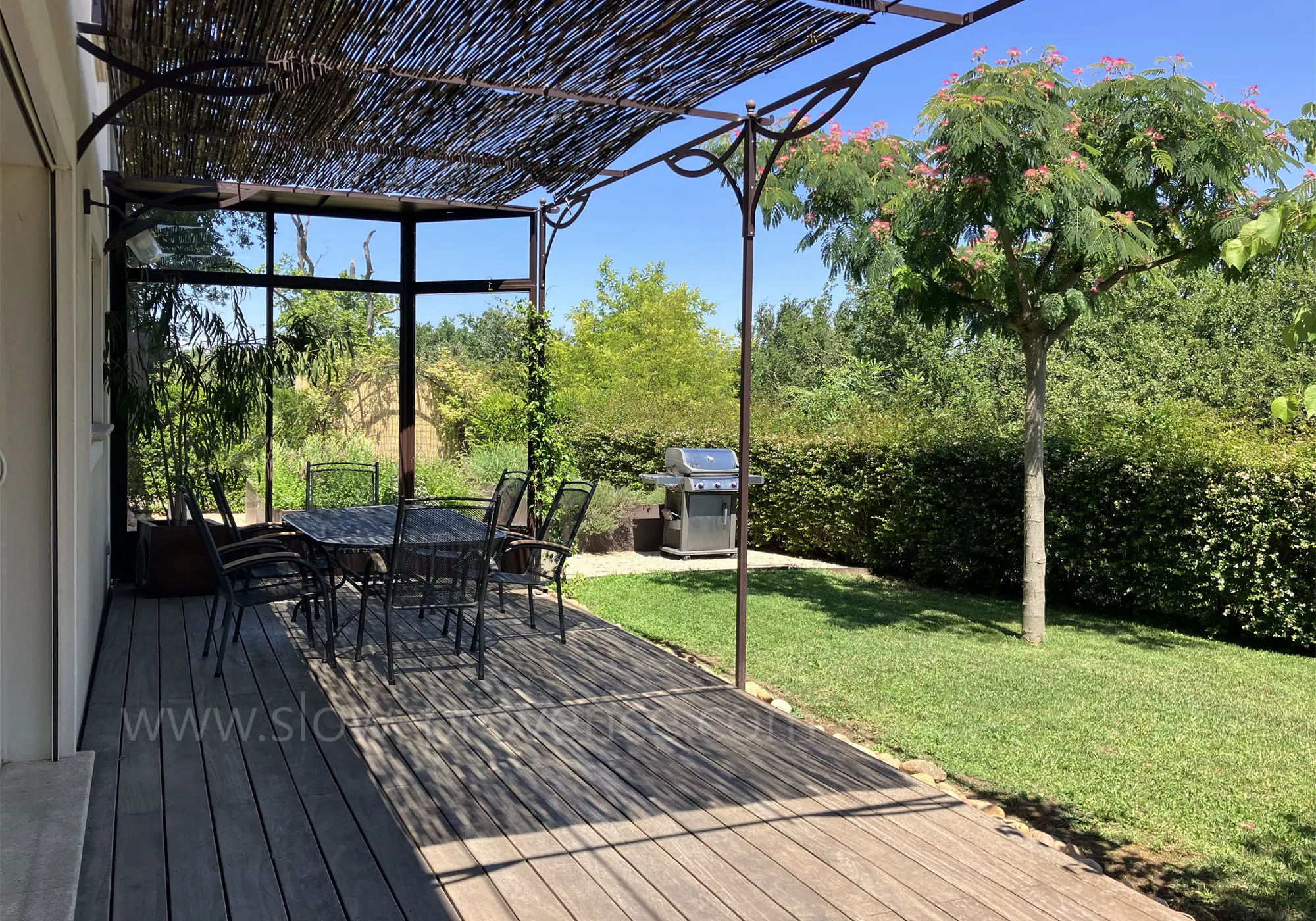 Agréable terrasse pour profiter des beaux jours