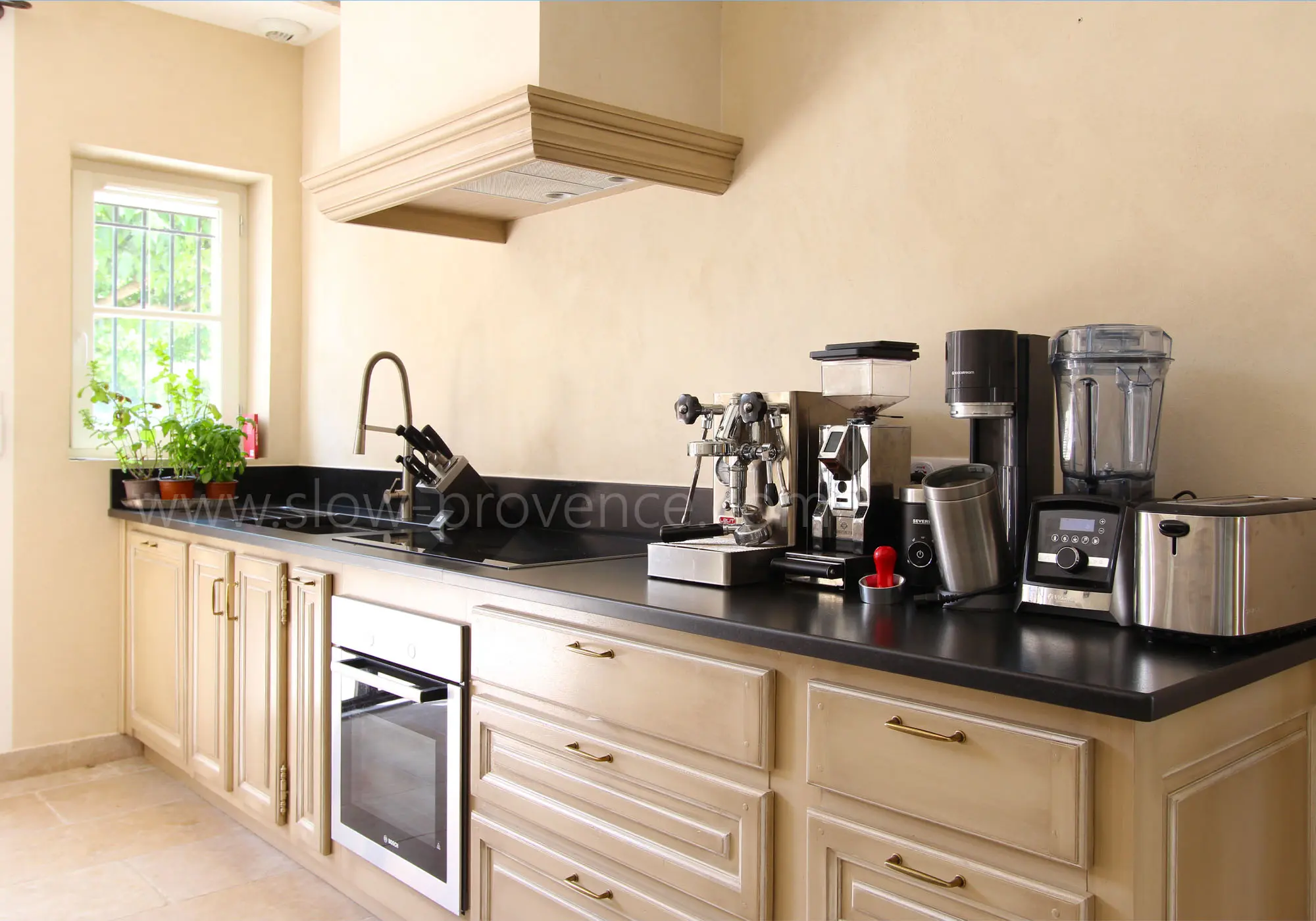 Fully equipped and functional kitchen