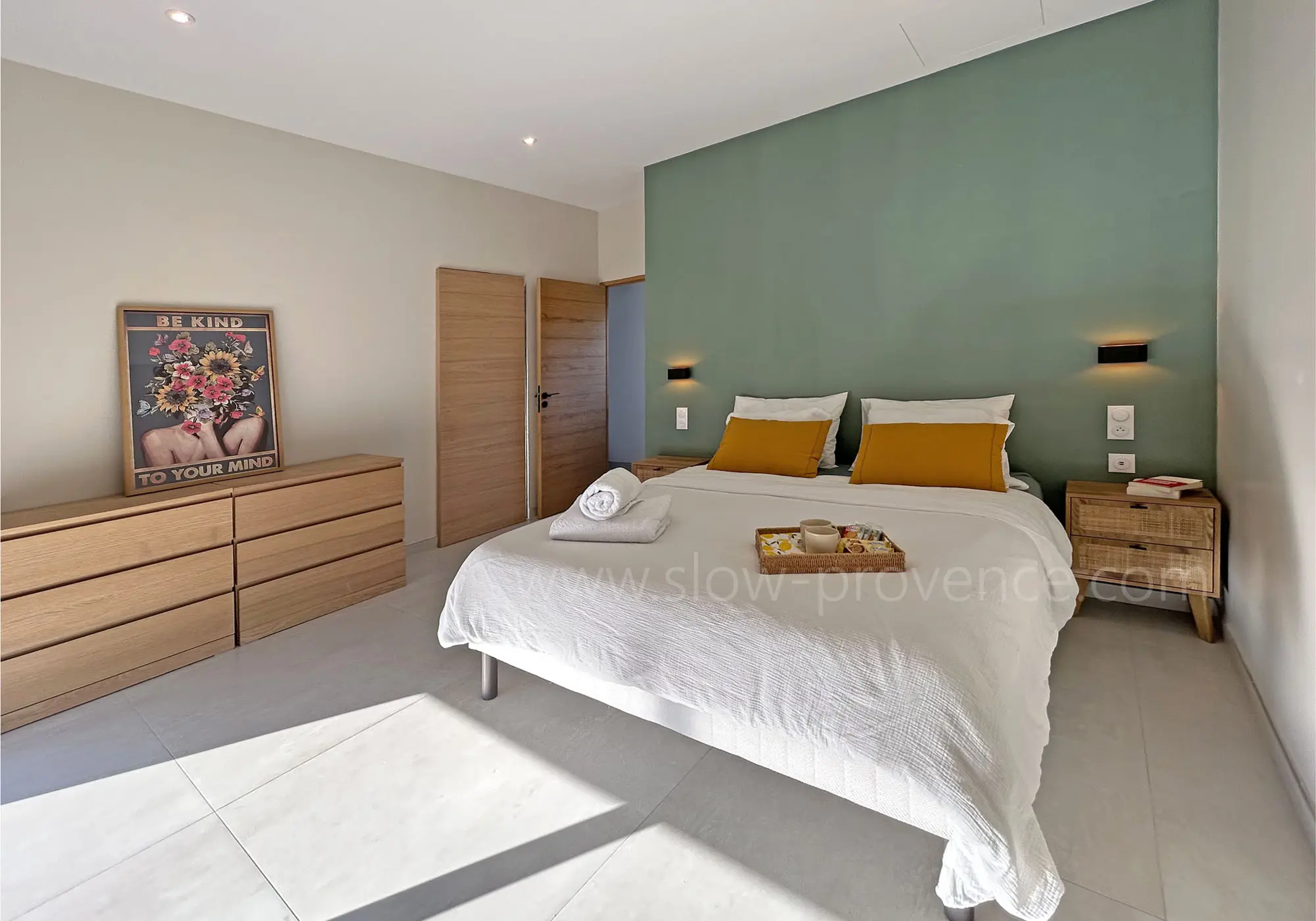 Chambre parentale avec accès piscine