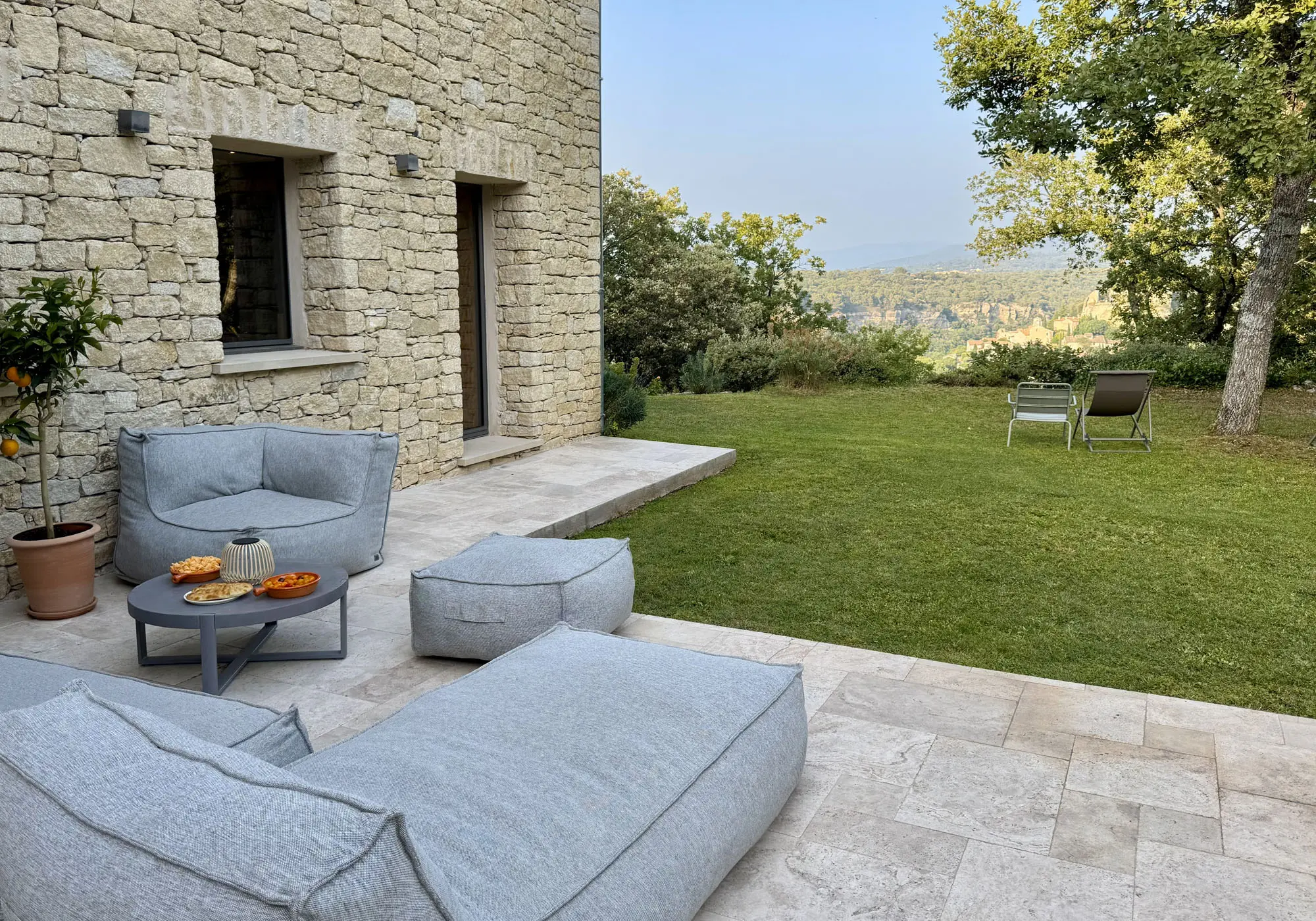 Apéritif avec vue sur Le Beaucet