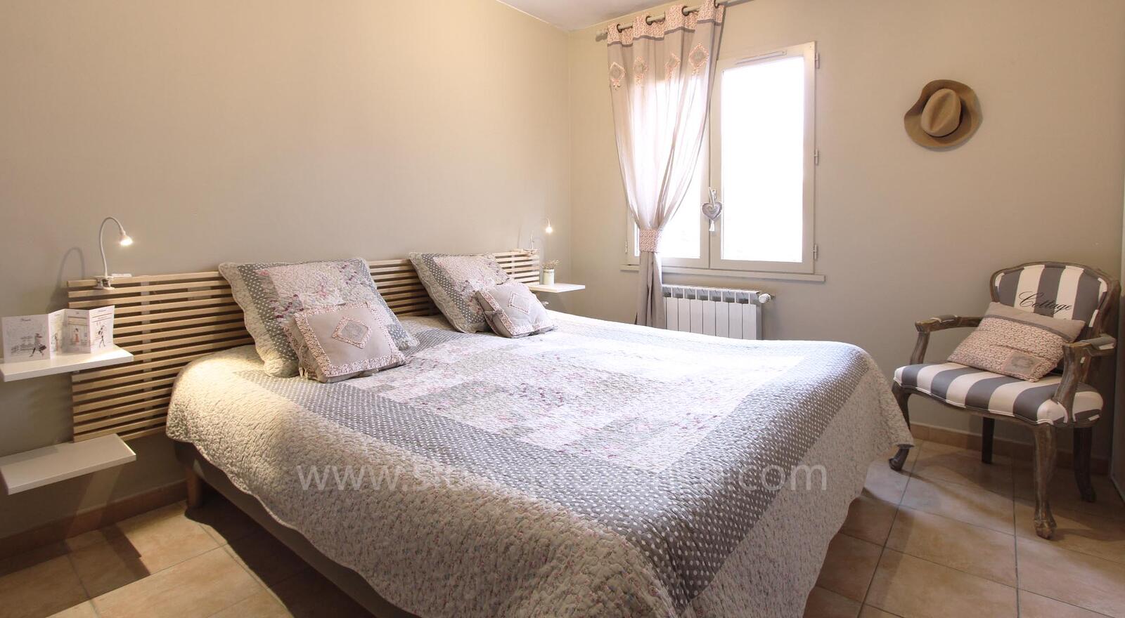Bedroom 2 ( 1 bed 180 or 2 beds 90 x 200)