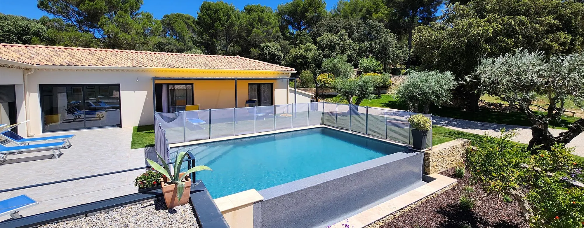 Removable pool fence