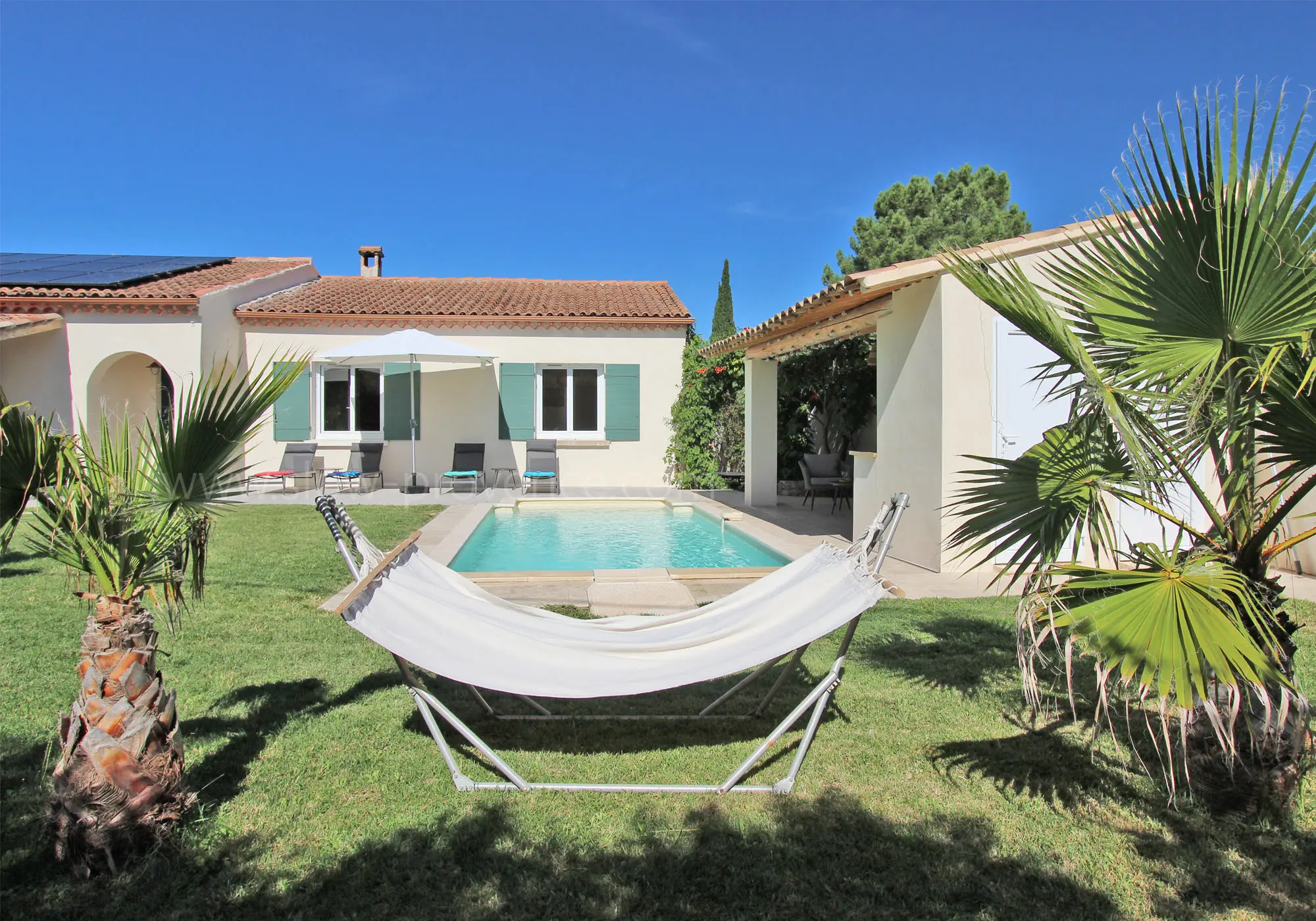 Beveiligd privézwembad