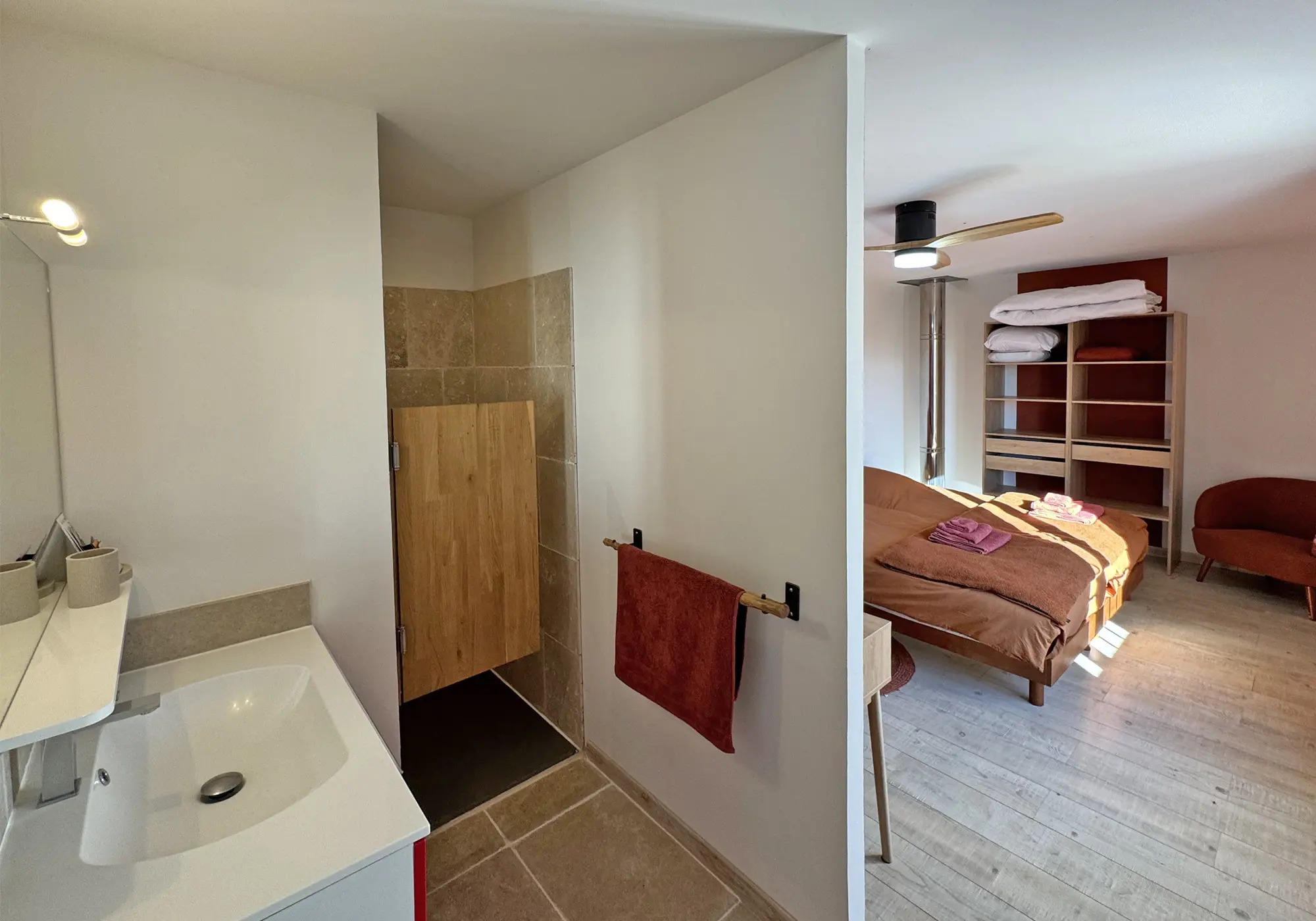 Room 3 with private shower room