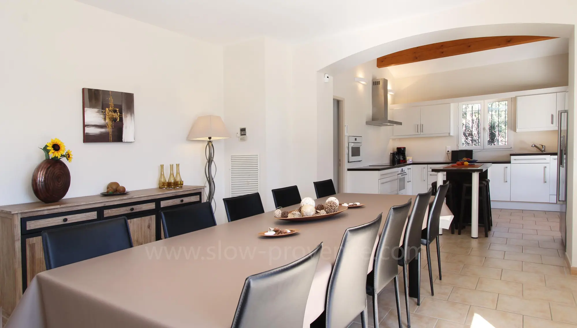 Eetkamer open naar de keuken
