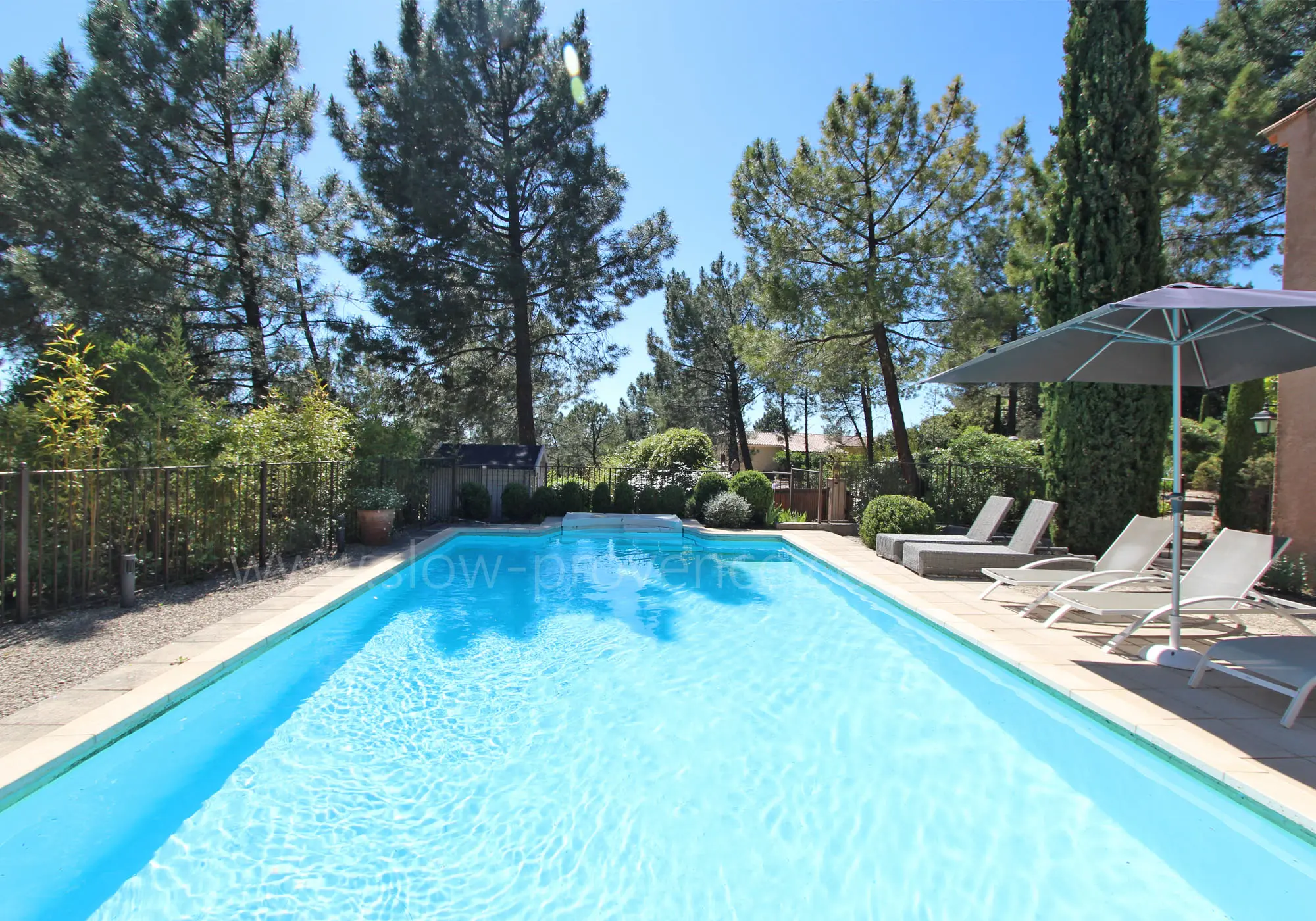 Großer privater Swimmingpool