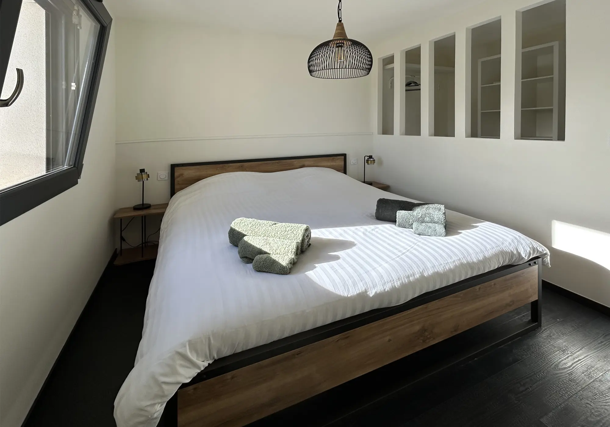 Chambre 2 - 1er étage avec salle de douche privative