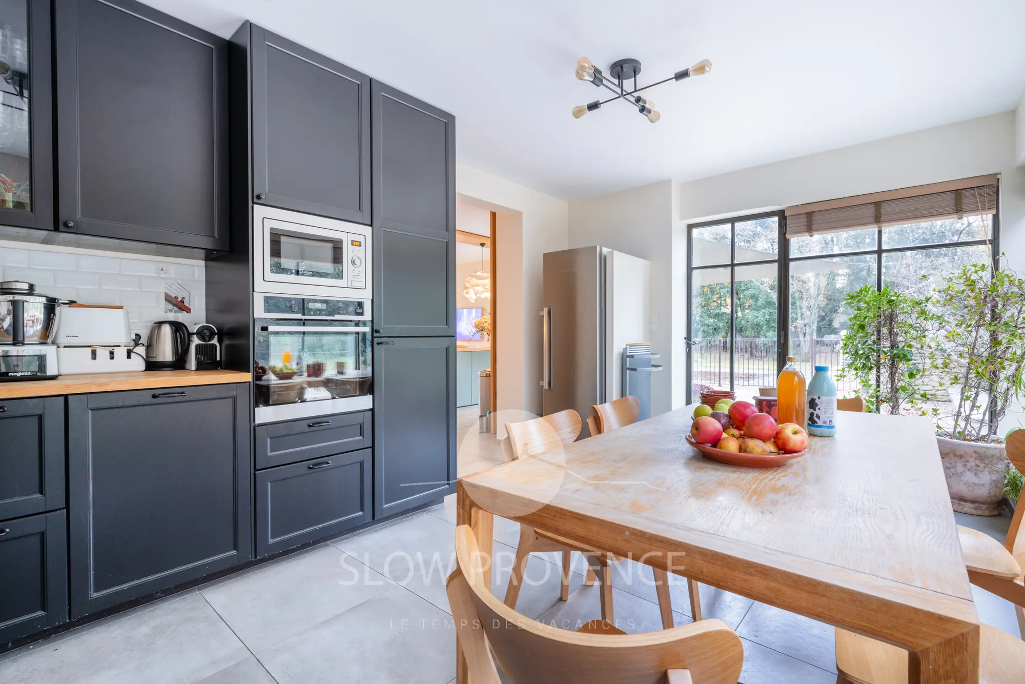 Espace repas intégré à la cuisine