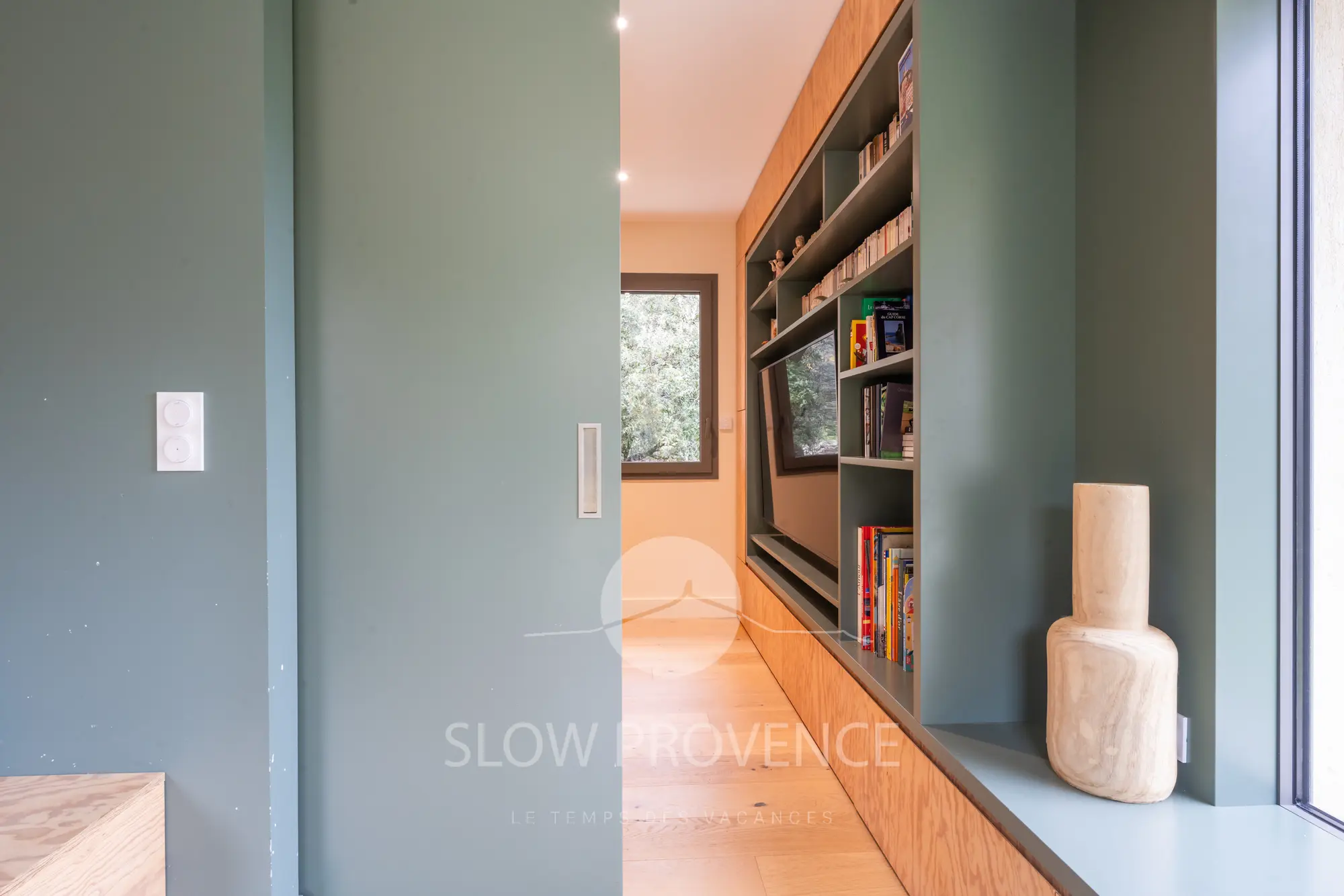 Un second salon avec télévision