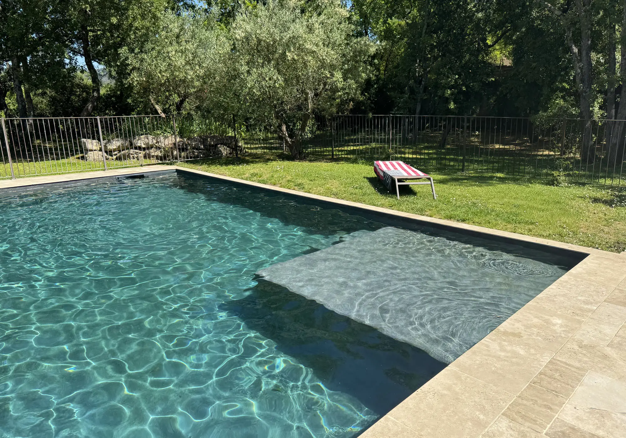 Piscine 9x6m avec petite plage peu profonde