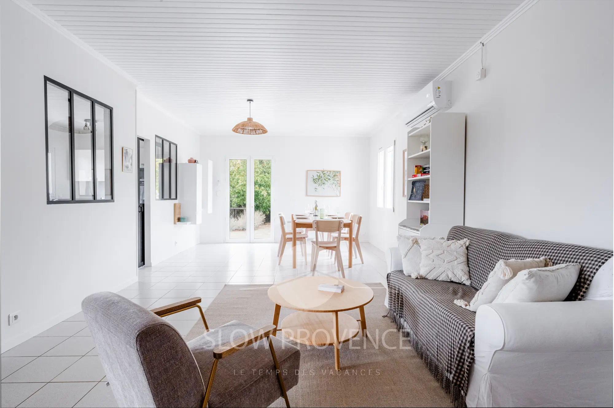 Pièce de vie ouverte sur l'extérieur