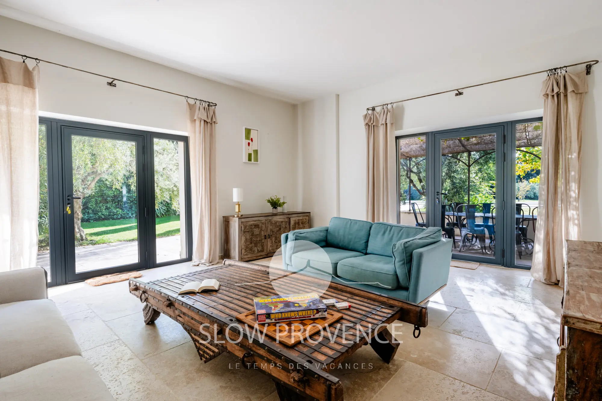 Salon ouvert sur la terrasse