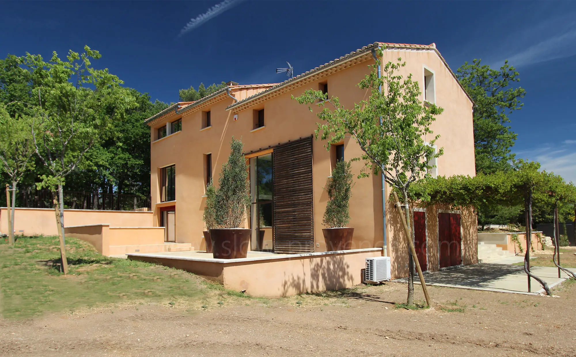 Ein großes provenzalisches Landhaus, komplett renoviert