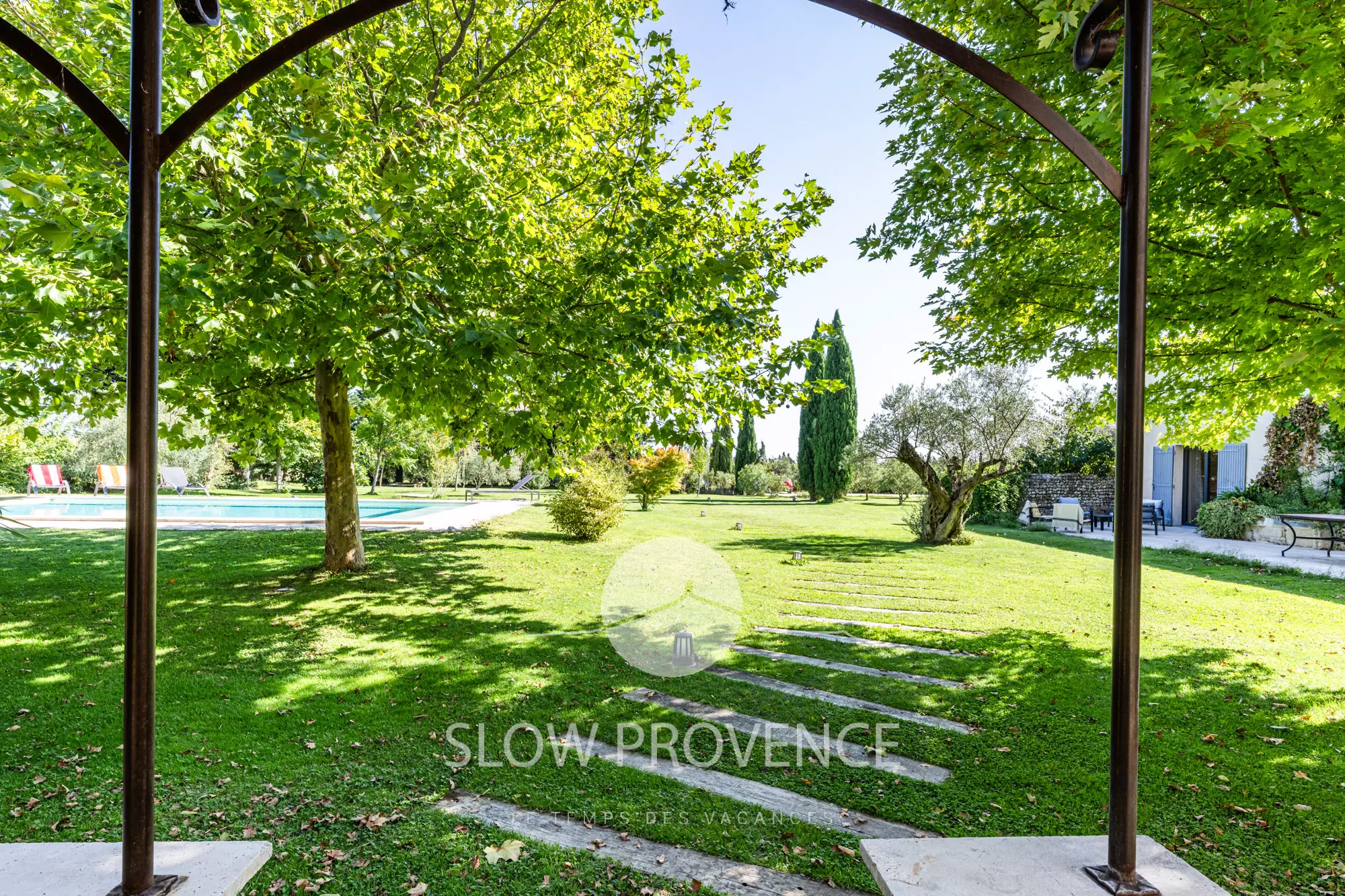 Terrace with a superb view of the garden and the swimming pool