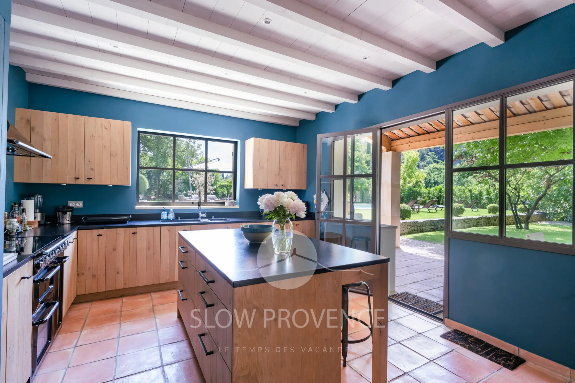 Well-equipped and bright