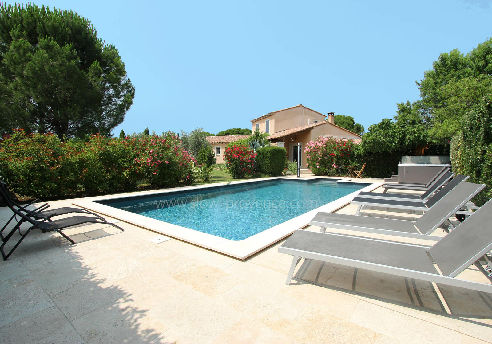 For a superb holiday in Provence