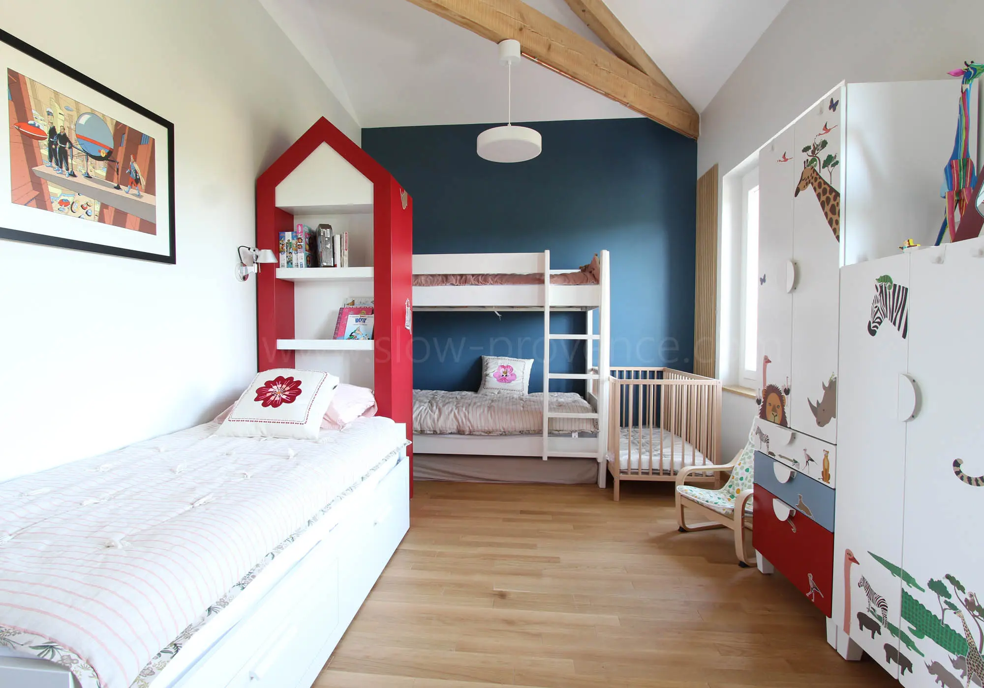 Kinderkamer 2 met uitschuifbare bedden en stapelbedden