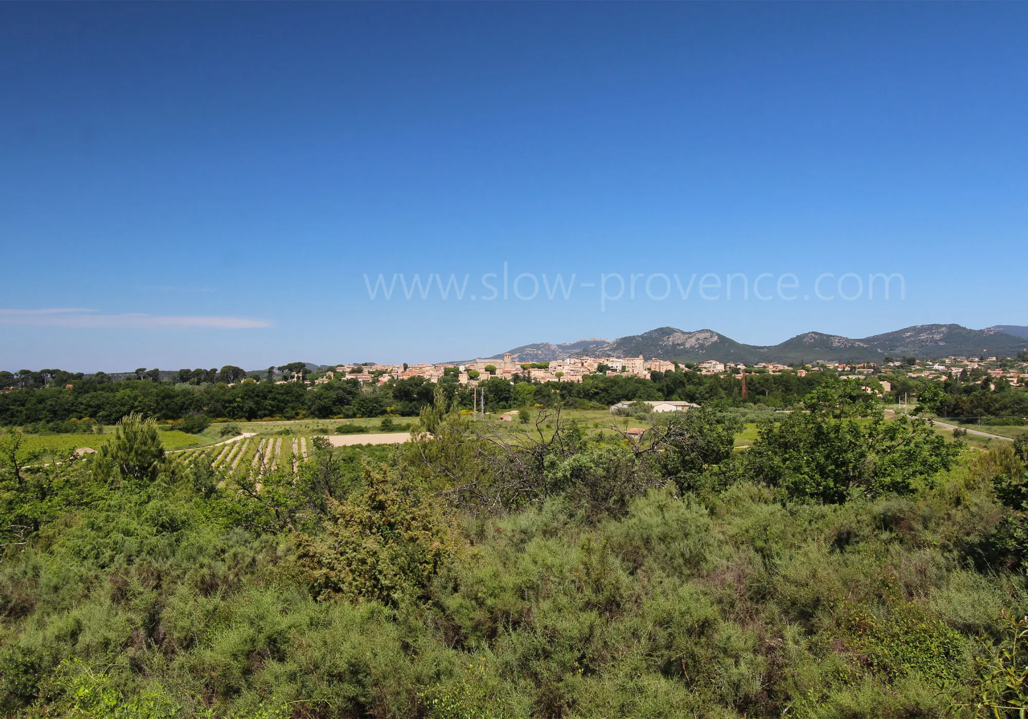 Caromb, am Schnittpunkt der Straßen zum Mont Ventoux oder zu den Dentelles de Montmirail