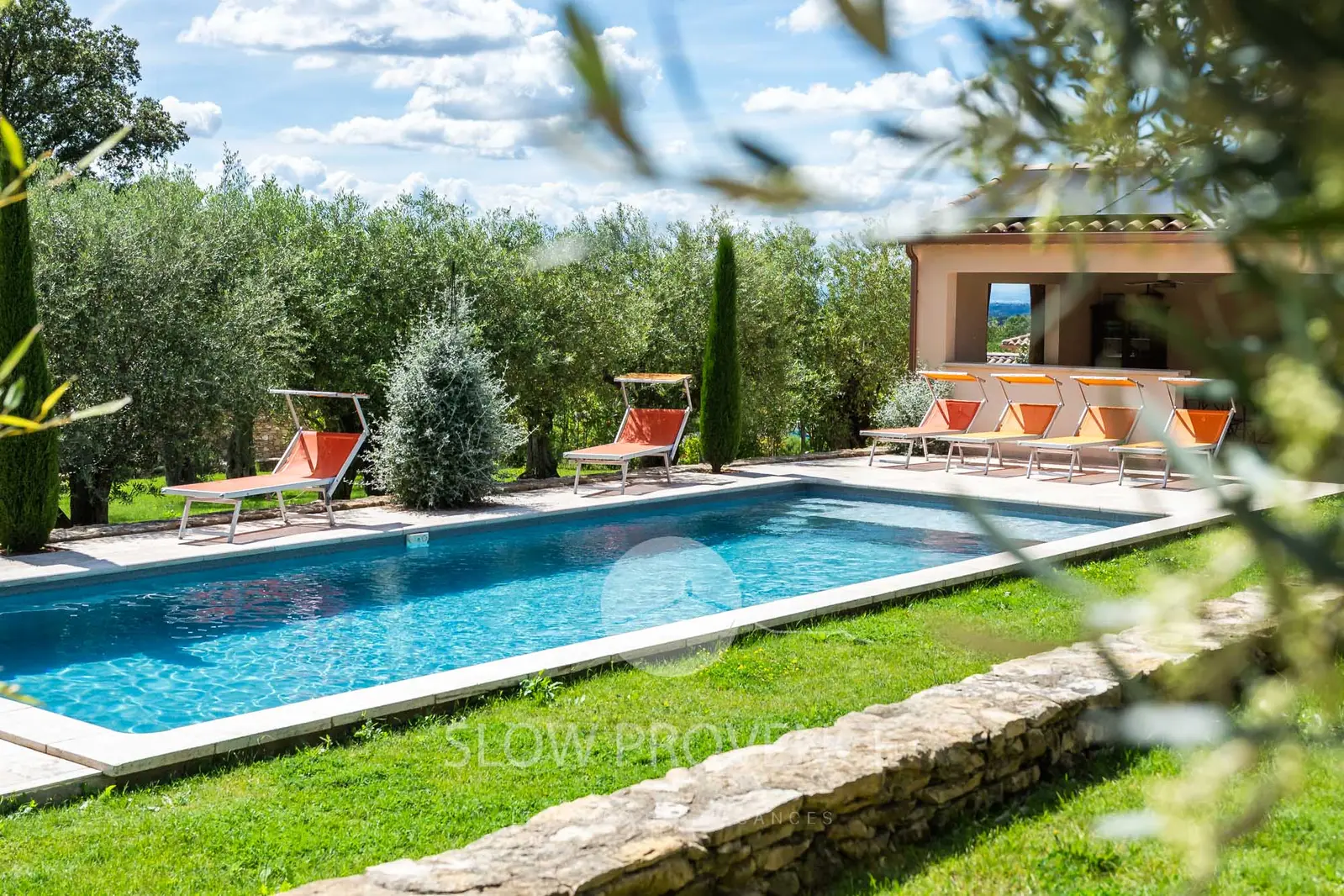 Villa with private and heated swimming-pool