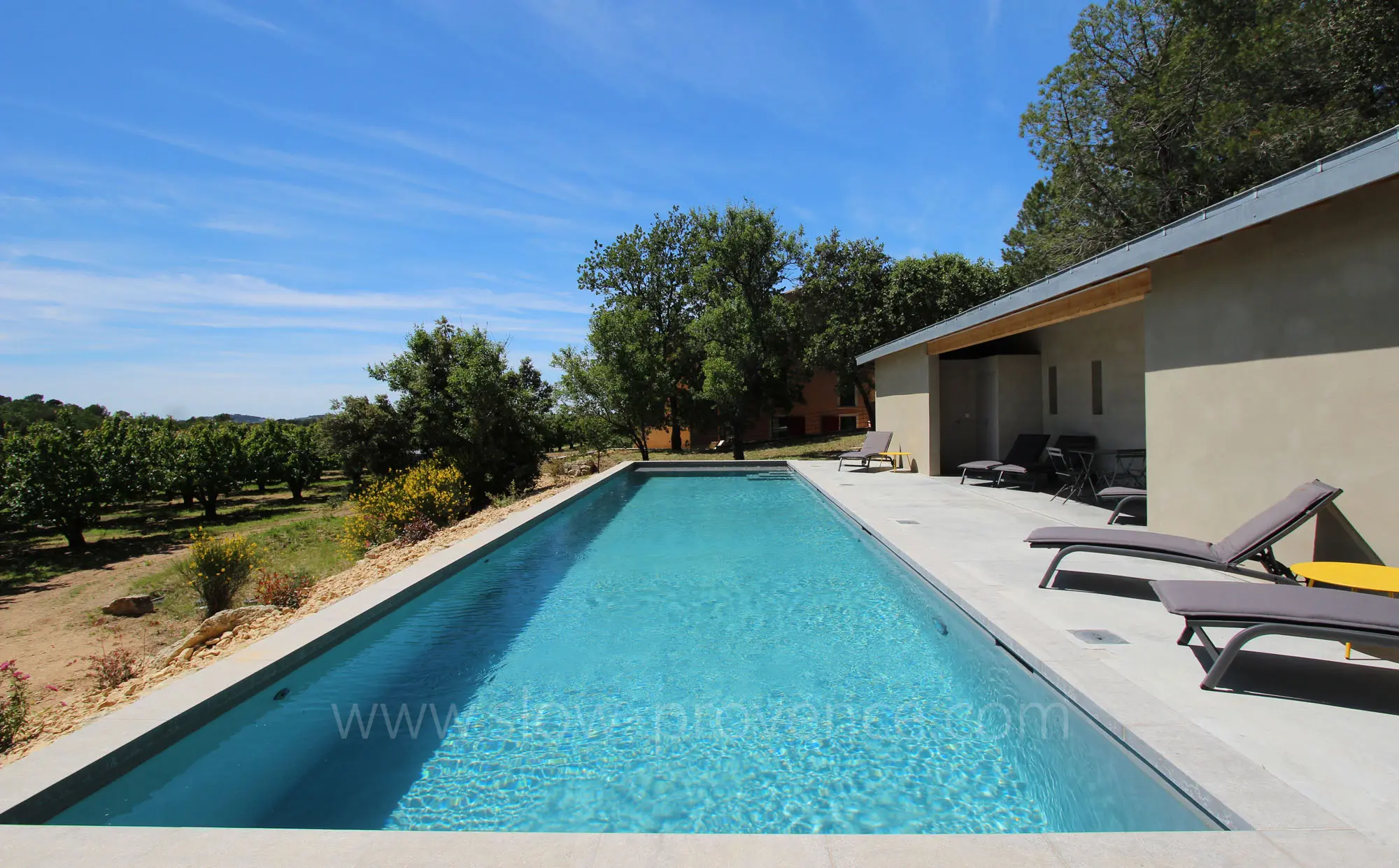 Pool-house avec douche, WC et frigo