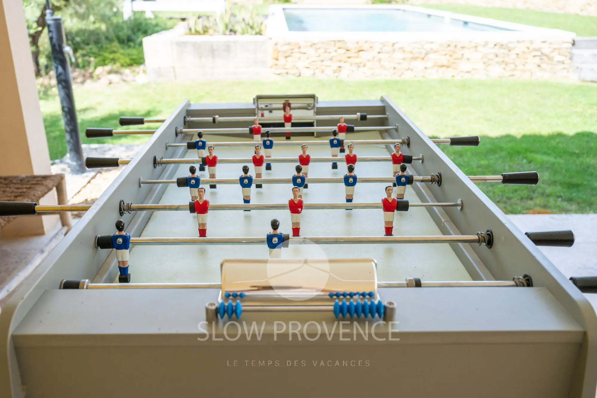 Le babyfoot dans le poolhouse