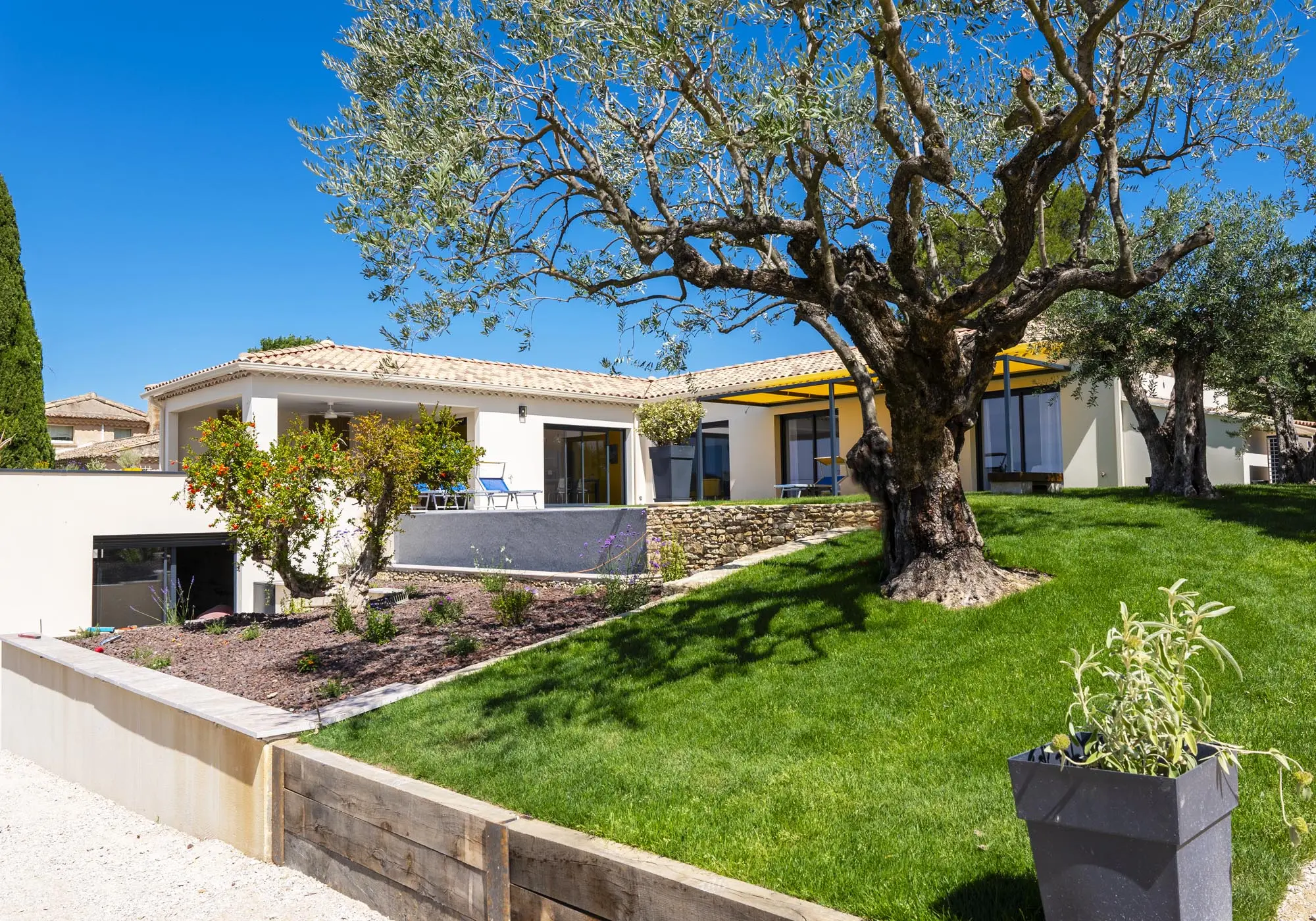 The separate apartment, bottom left