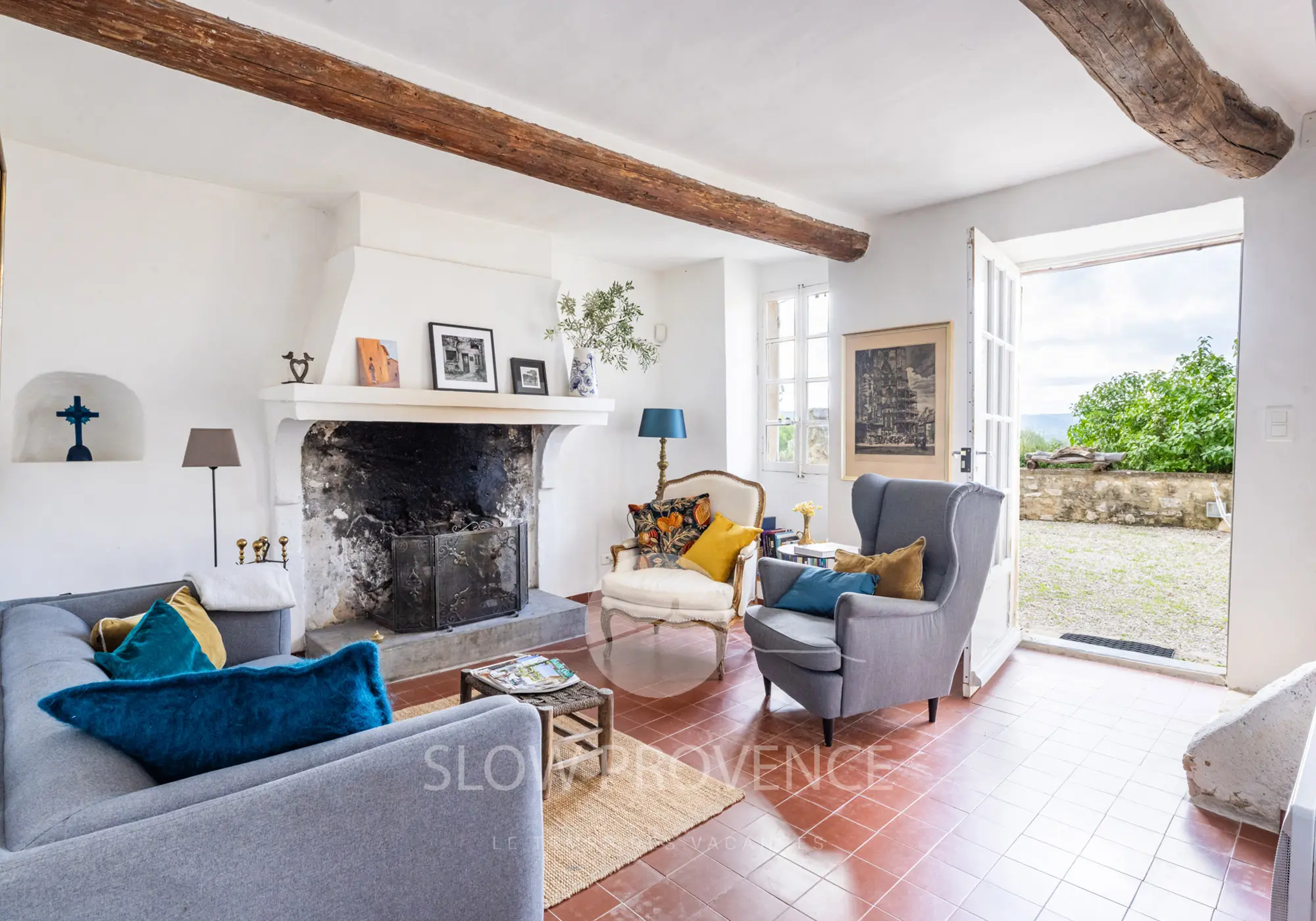 Entering into a cozy and bright living room