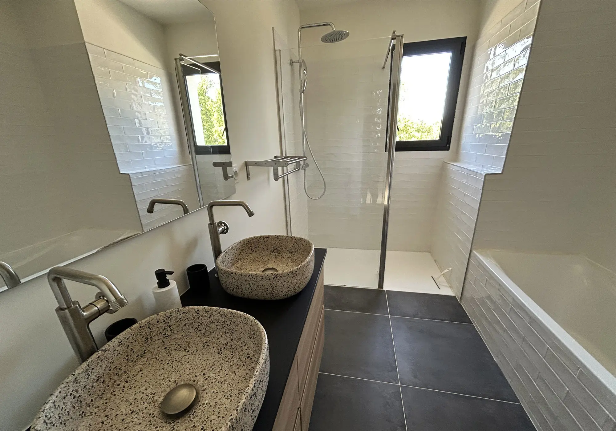 Salle de bain partagée entre les chambres 3 et 4