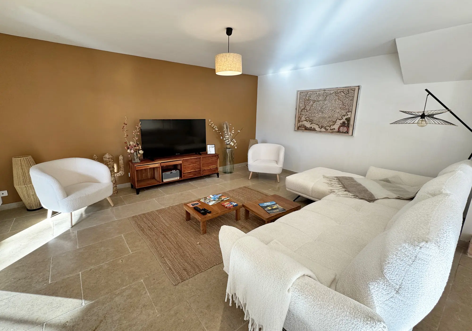 Large, comfortable and welcoming living room