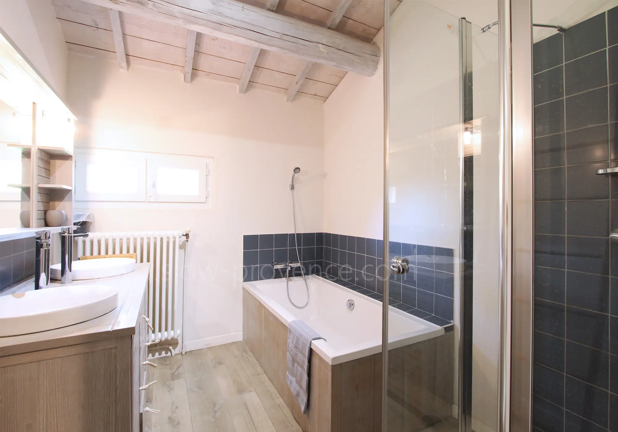 Salle de bain partagée