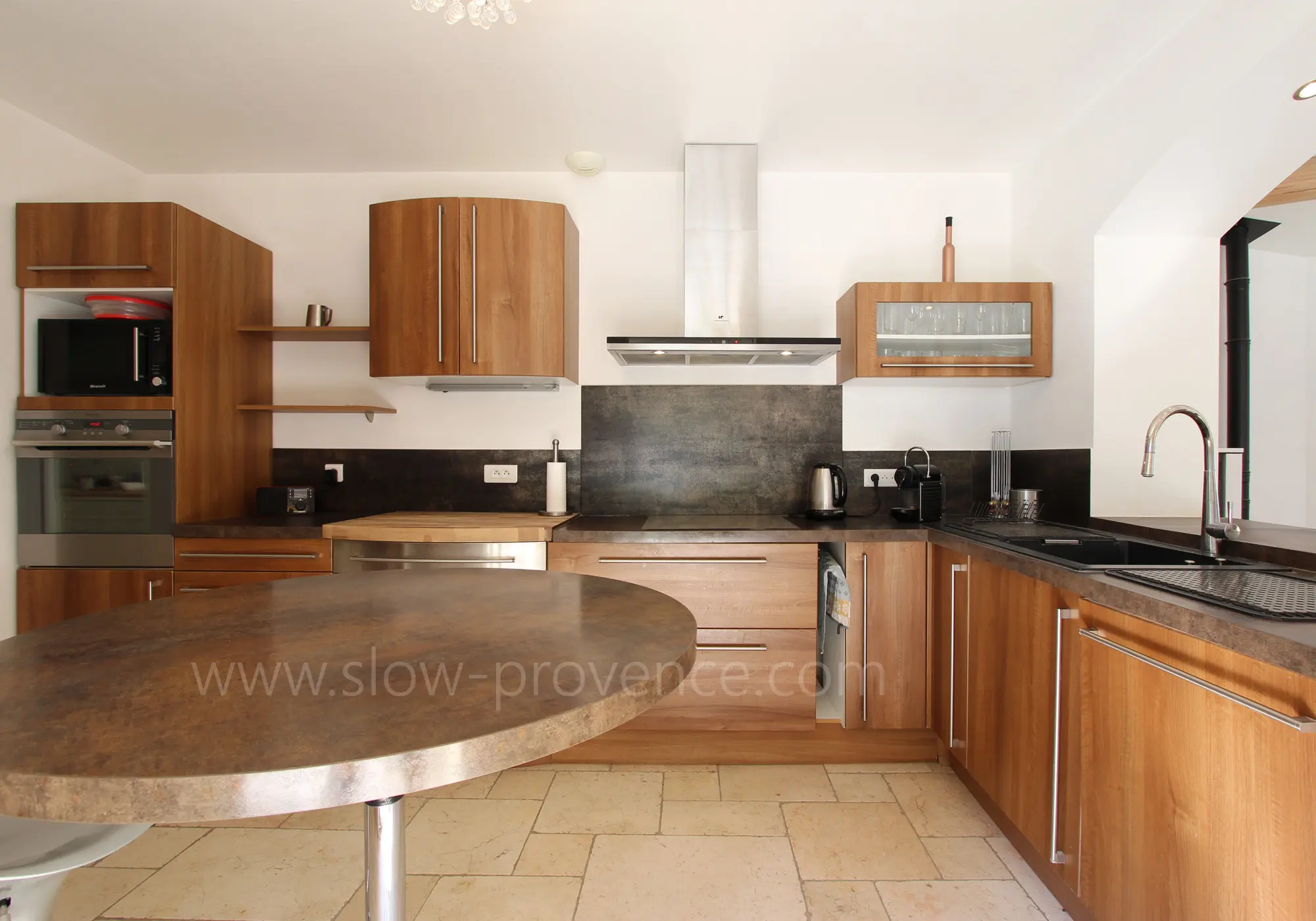 Fully equipped and functional kitchen