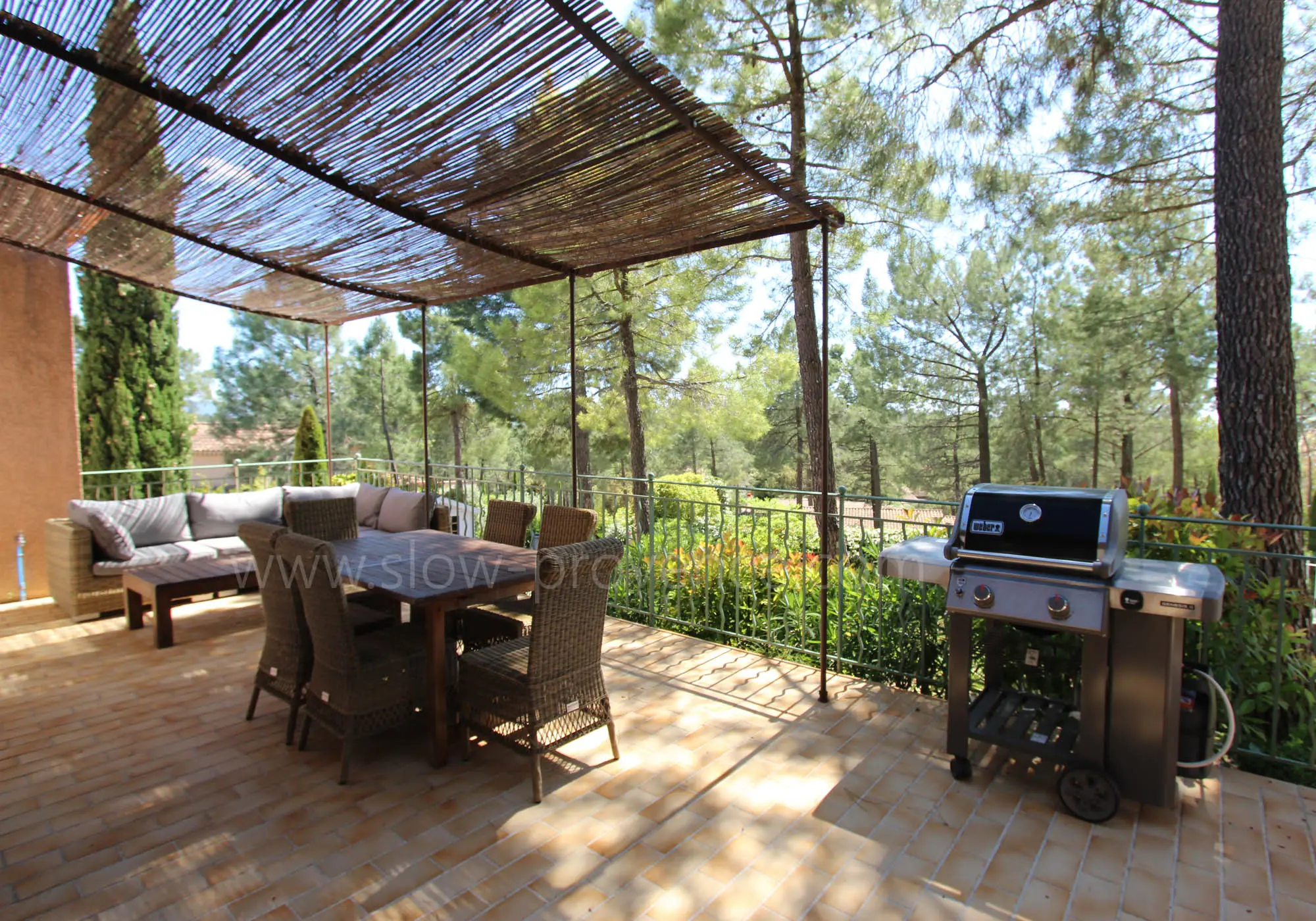 Schattige und sehr angenehme Terrasse für gemeinsame Momente